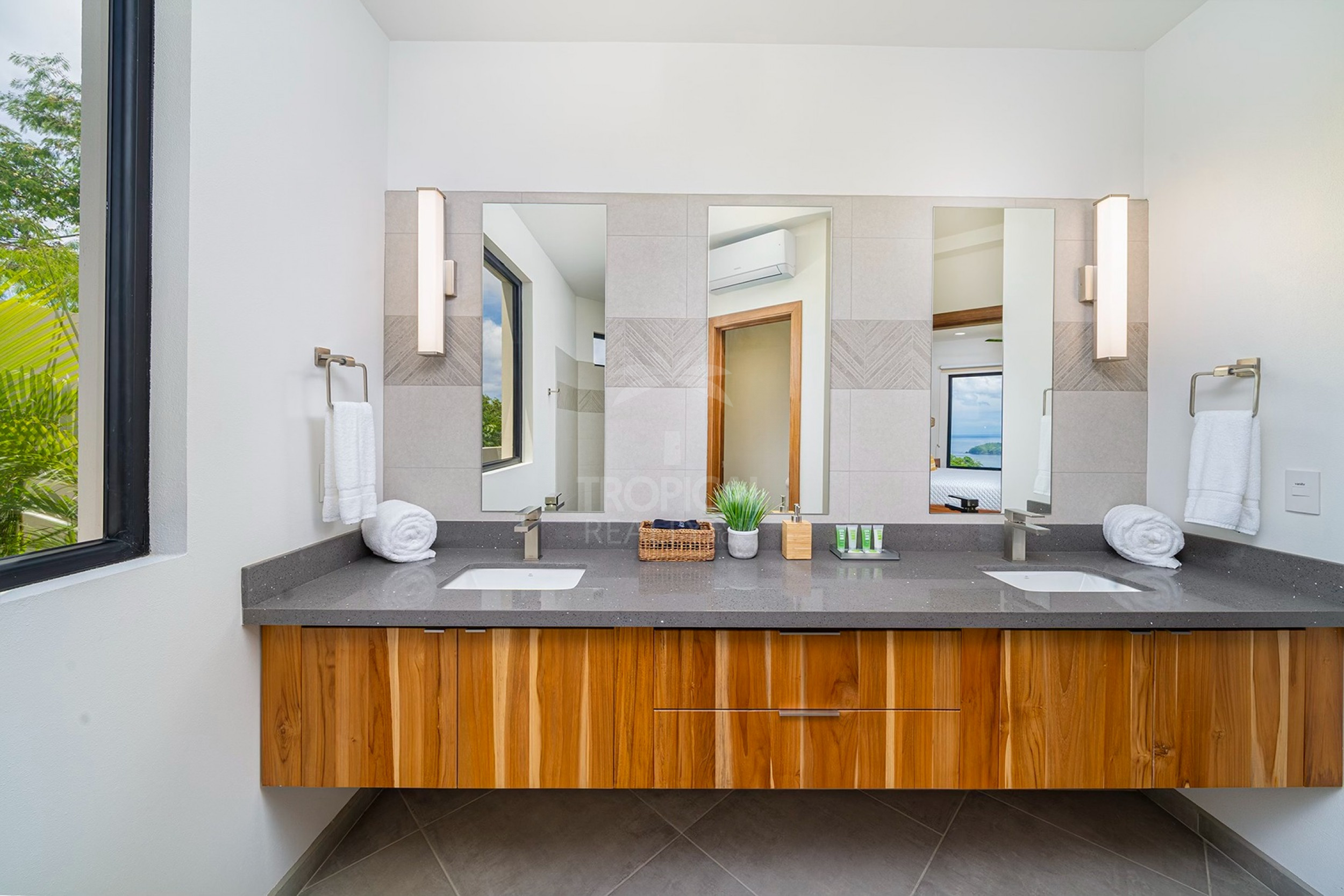 Luxury Ocean View Villa for Sale in Pacific Heights with Infinity Pool & Panoramic Views