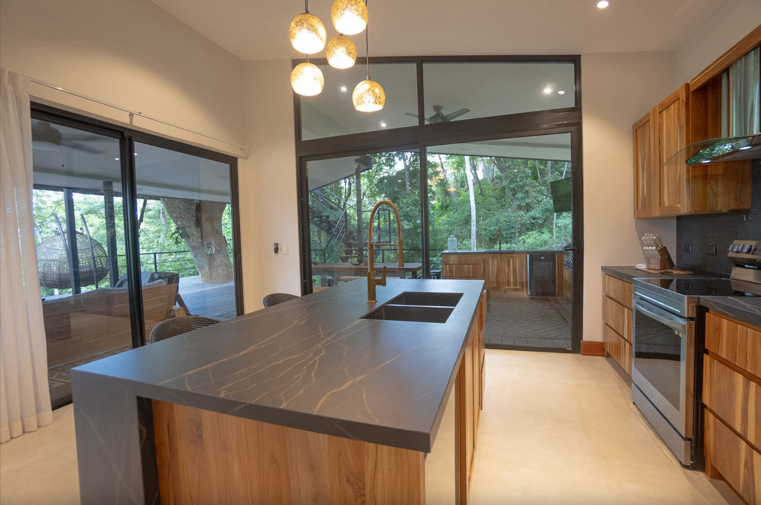 Smart Luxury Treehouse Residence in Playa Órganos Paquera