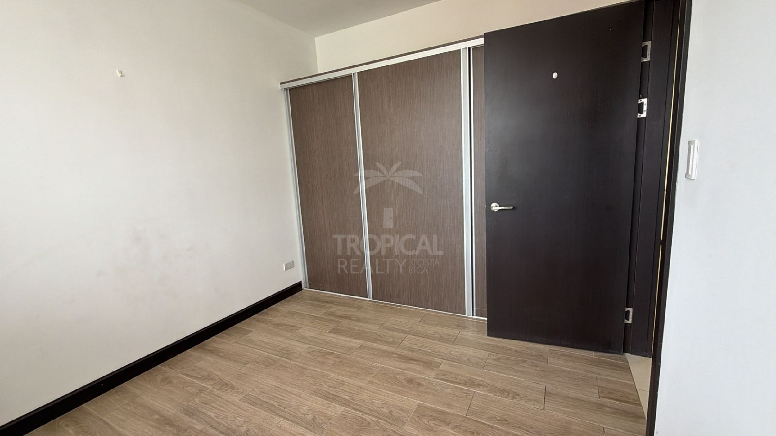 Contemporary Townhome for Sale in Pozos de Santa Ana – Comfort, Location & Great Value