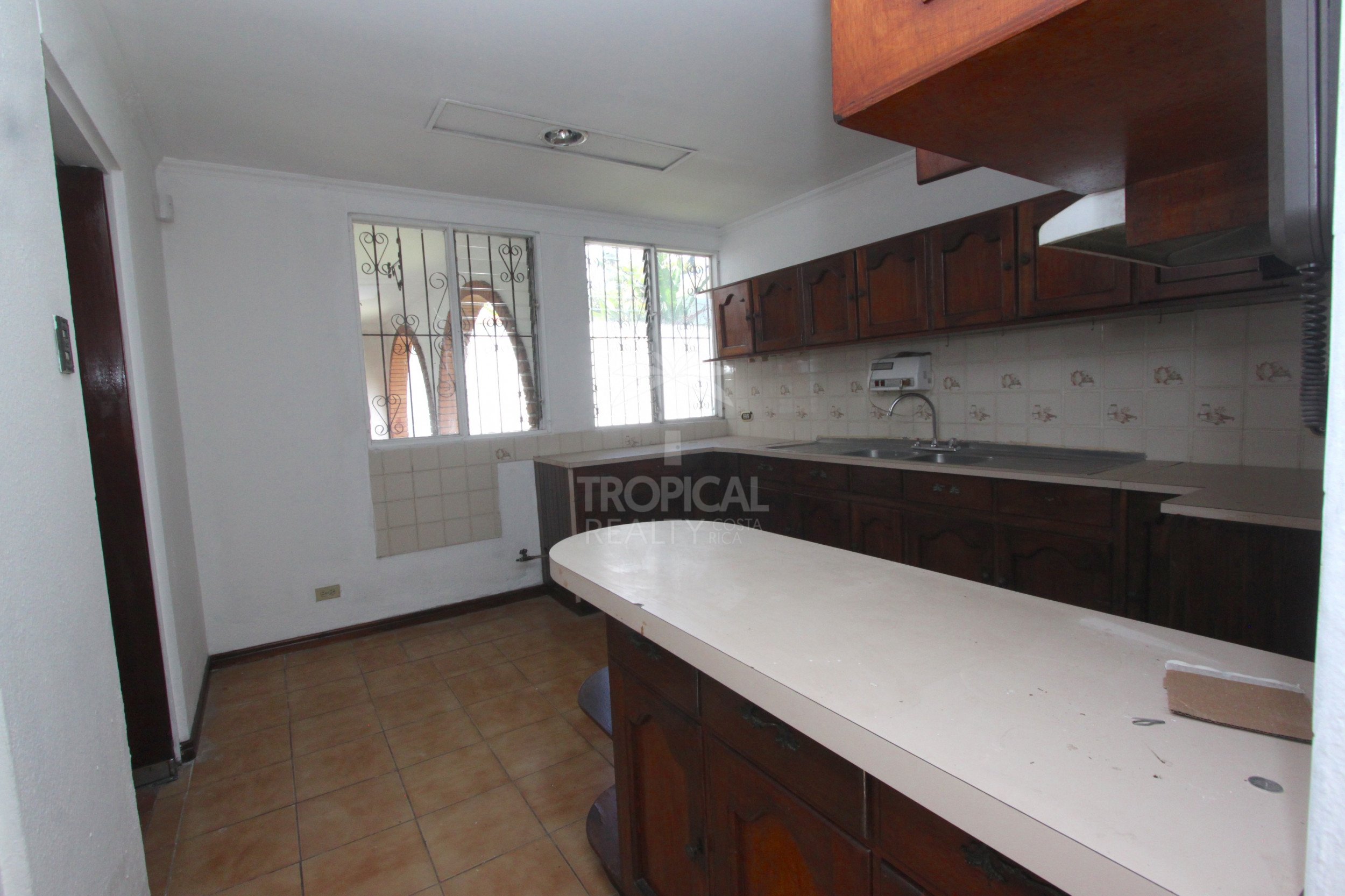 Mixed-Use Property for Sale in Sabana Sur – Spacious Layout with Outstanding Commercial Potential