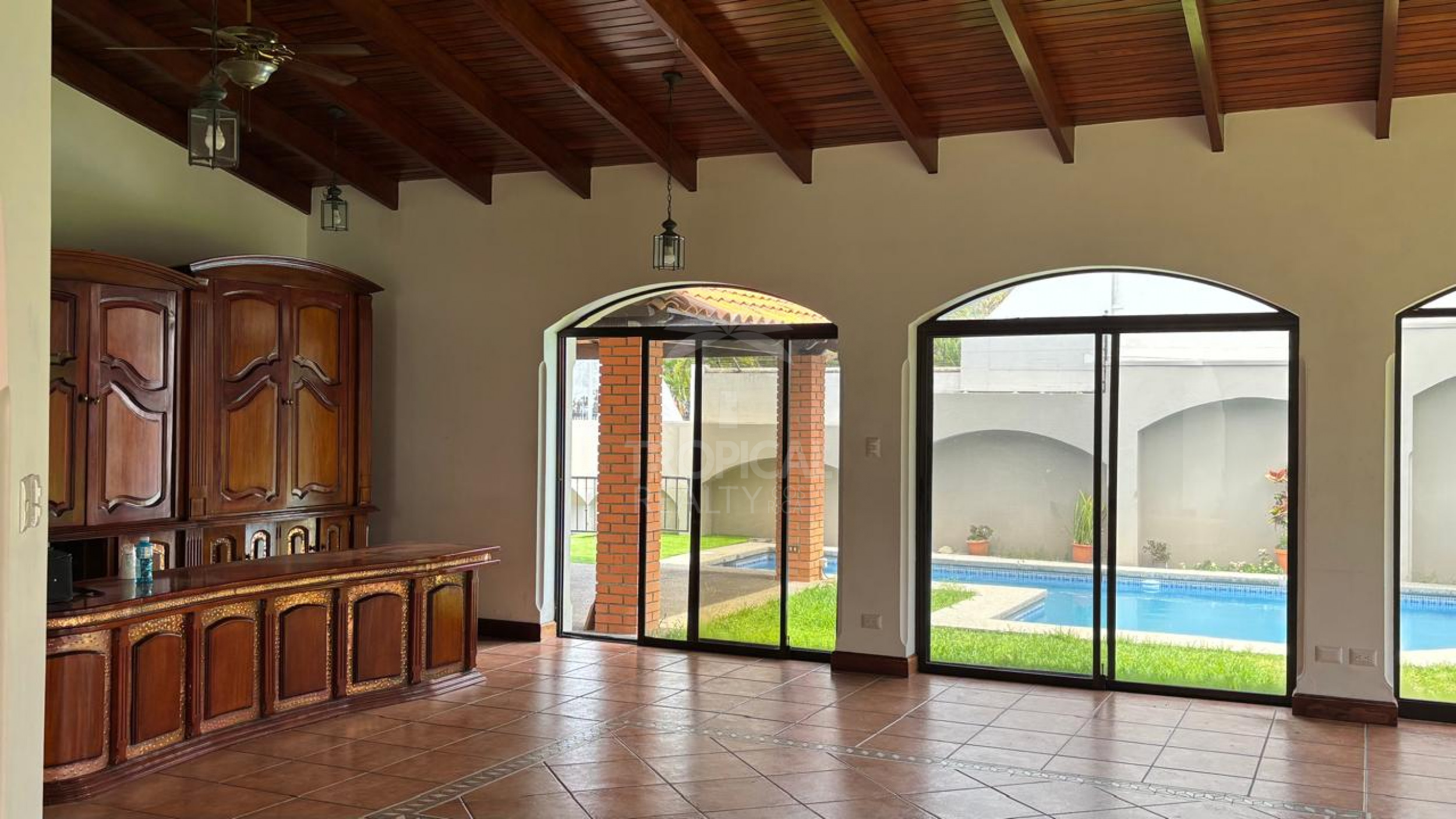 Independent Luxury Residence in Los Laureles, Escazú