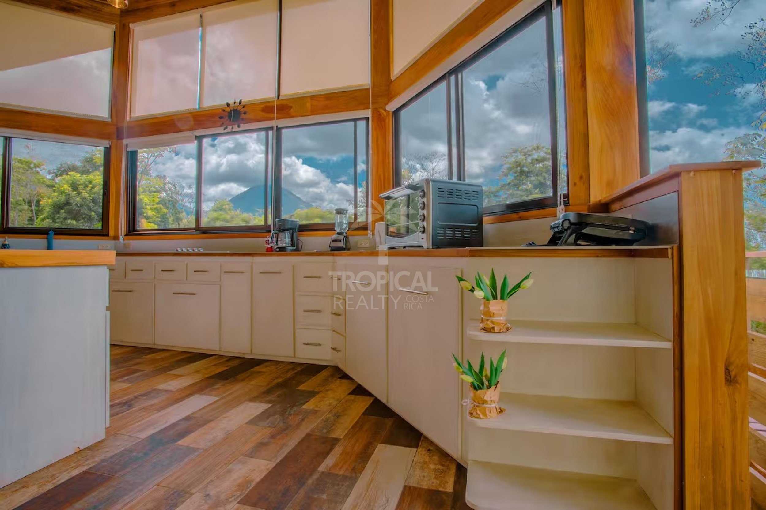 Own a Slice of Paradise in La Fortuna Arenal – Perfect for Living or Investing!