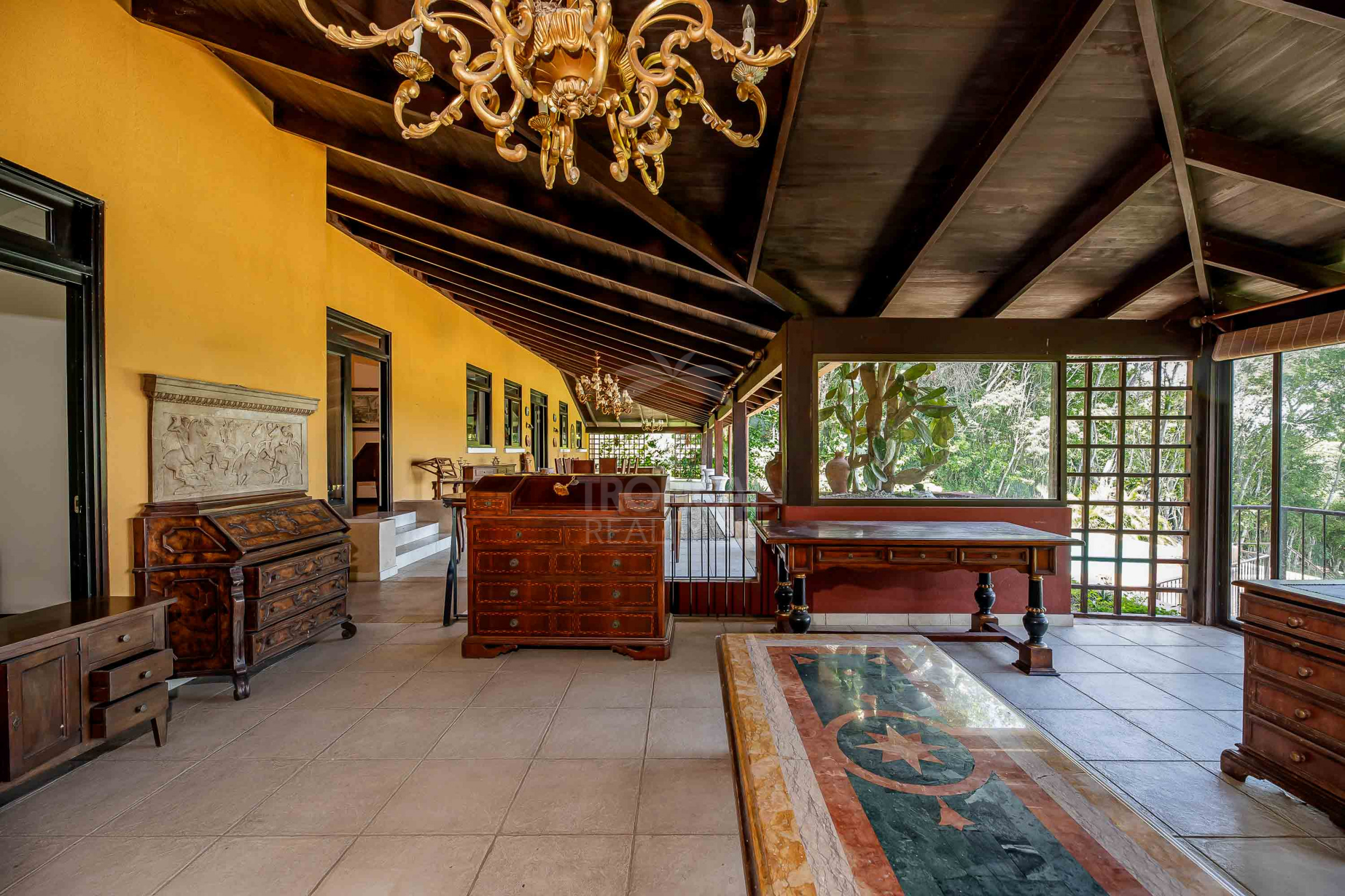 Elegant Italian-Style Villa with Mountain Views – Near Santa Ana, Costa Rica
