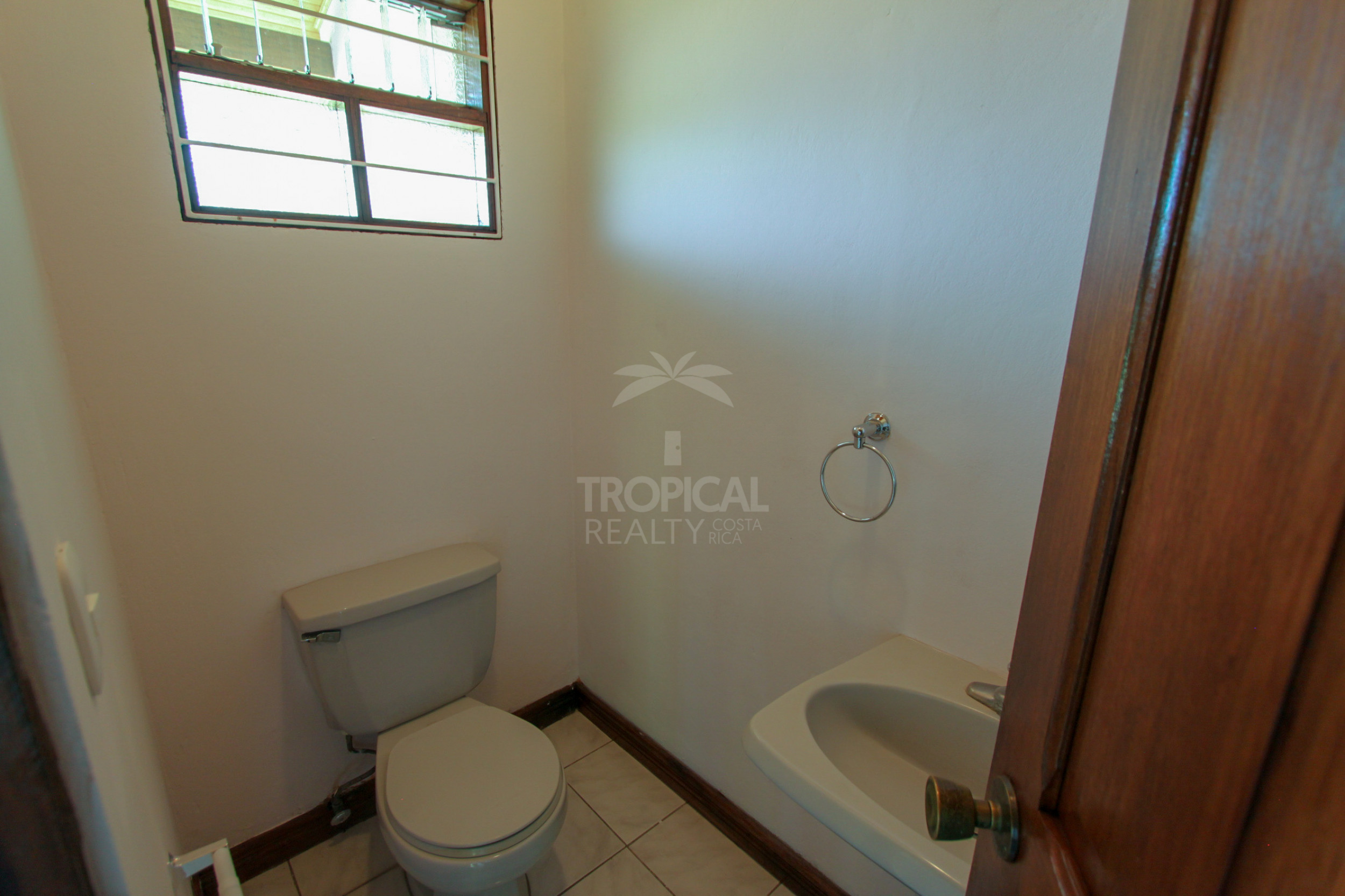 Single-Story Home for Sale – Santa Ana, Piedades | Expansive 2,650 m² Lot with Scenic Views and Development Potential