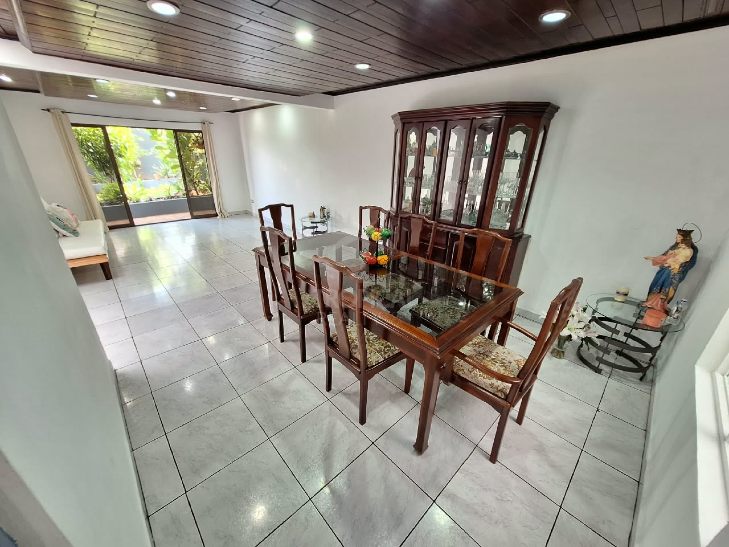 Multi-Purpose Property for Sale in Downtown Heredia – Residential Comfort, Investment Potential and Commercial Opportunity