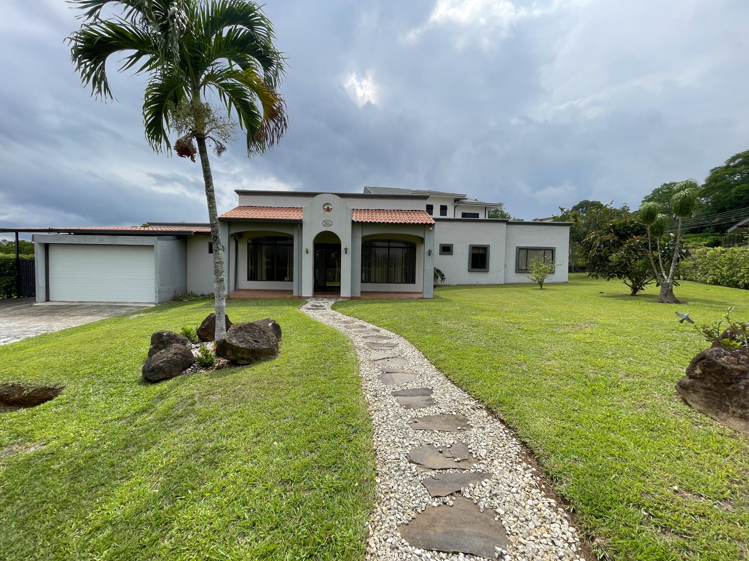 SOLD Single-story house for sale Hacienda Los Reyes