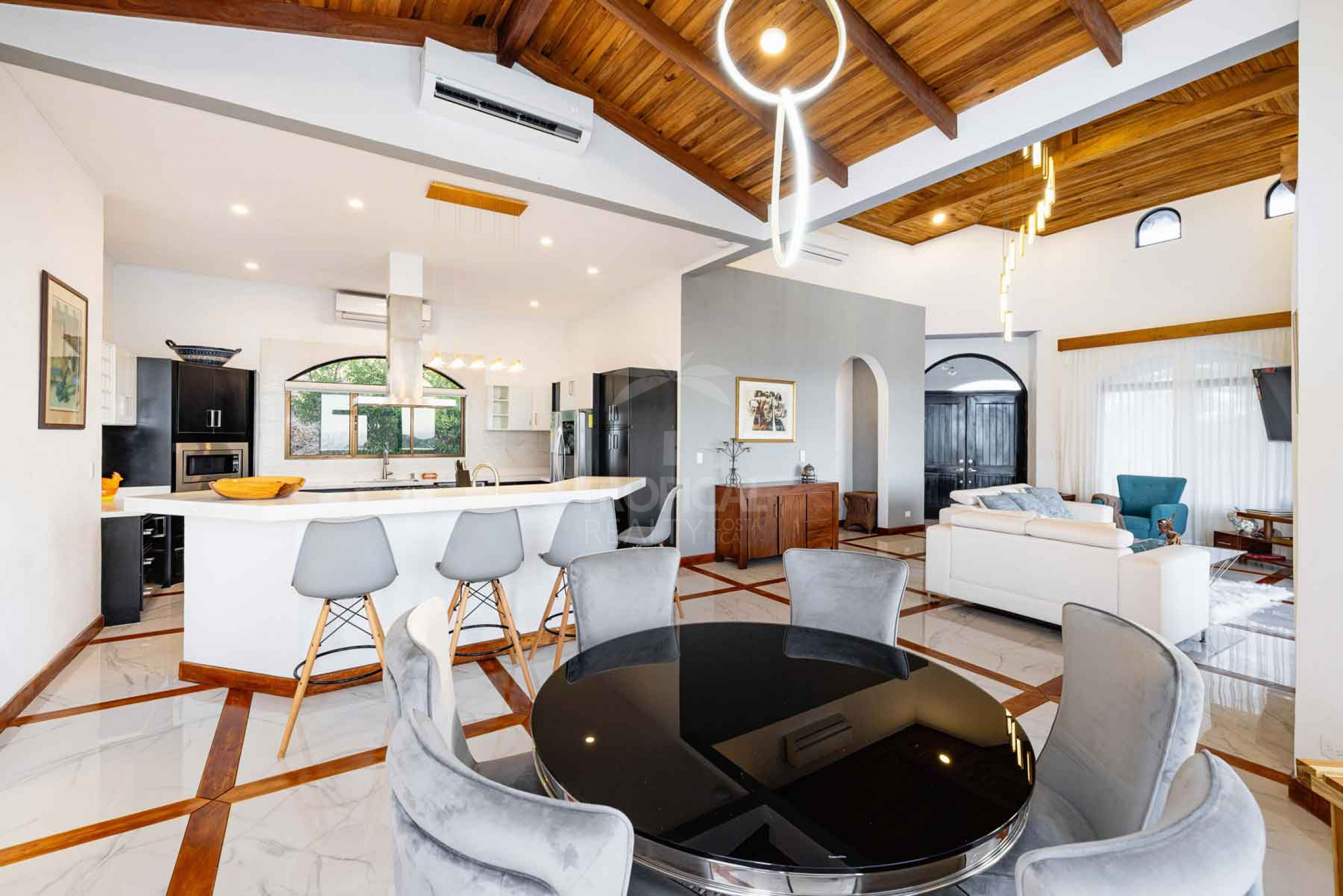 Luxury Villa in Guanacaste with Infinity Pool and Panoramic Ocean & Volcano Views