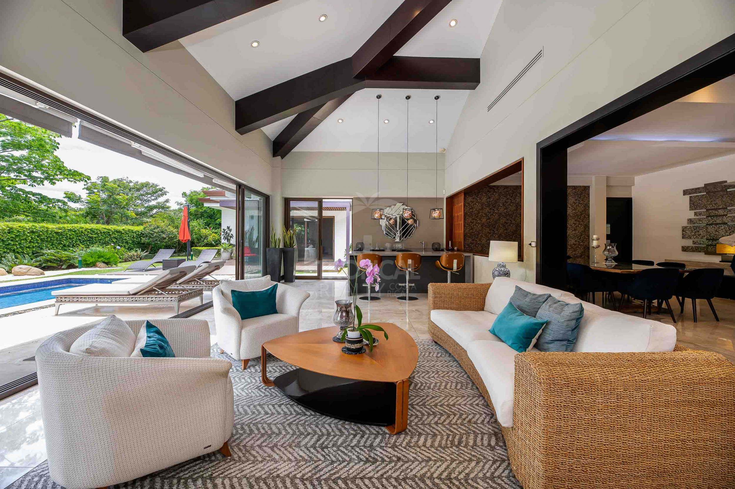 La Hacienda Cosmopolitan Chic – Exclusive Single-Level Luxury Estate in Santa Ana