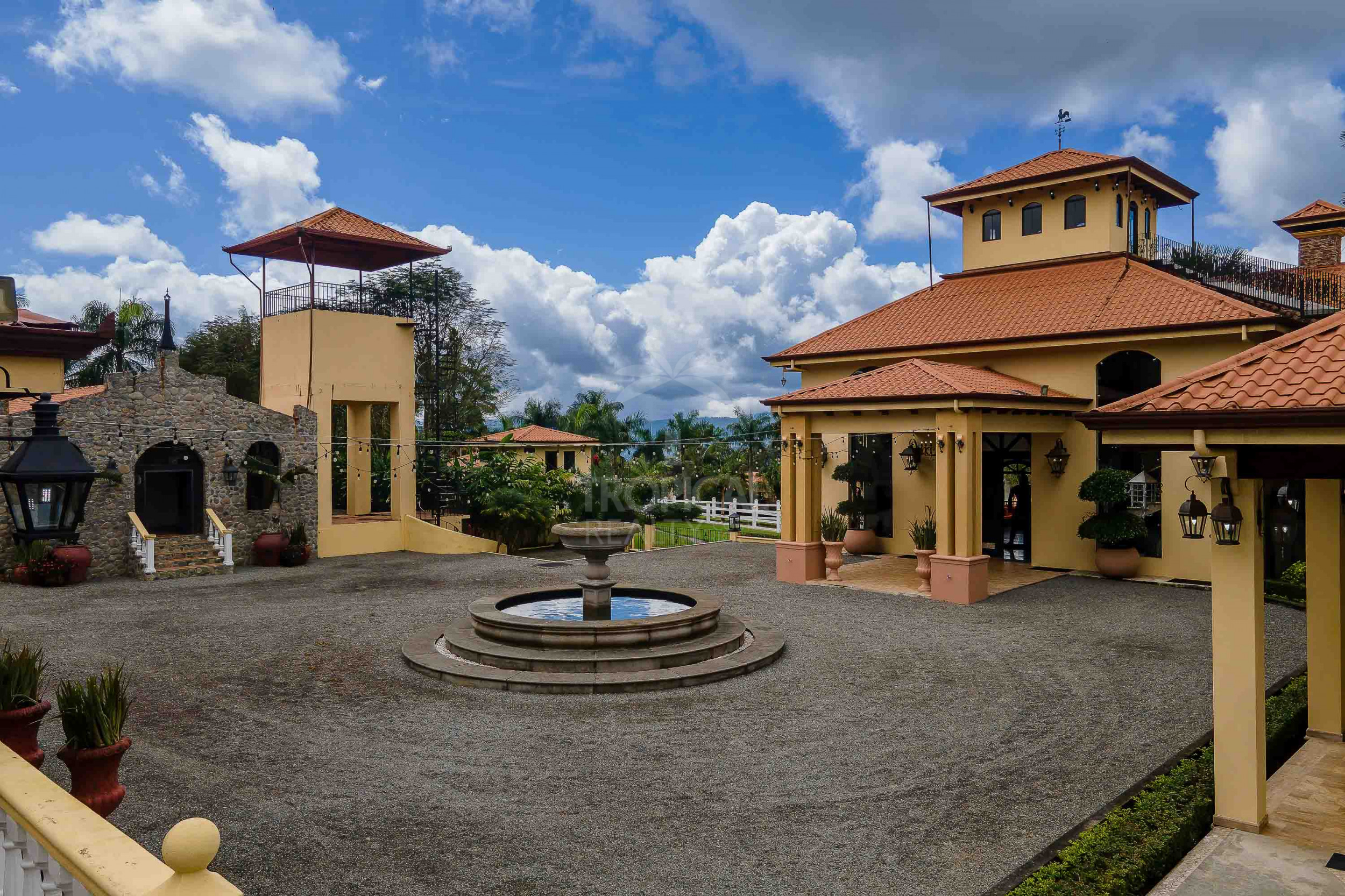 Grand Luxury Estate – Rancho Villa Verde