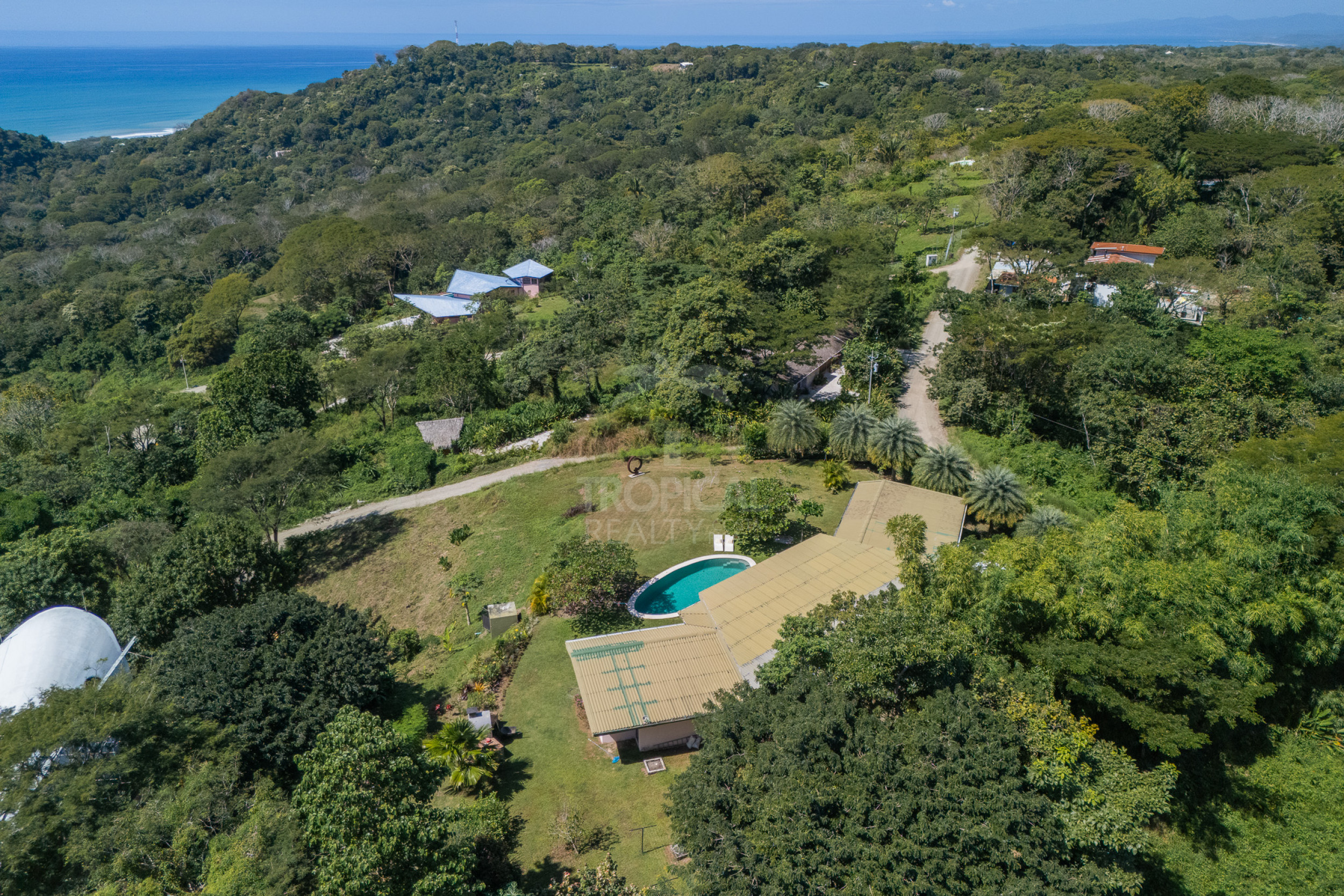 Villa de lujo con vista al mar en condominio cerrado – 3 habitaciones / 3.5 baños, piscina y lote de 5.000 m²