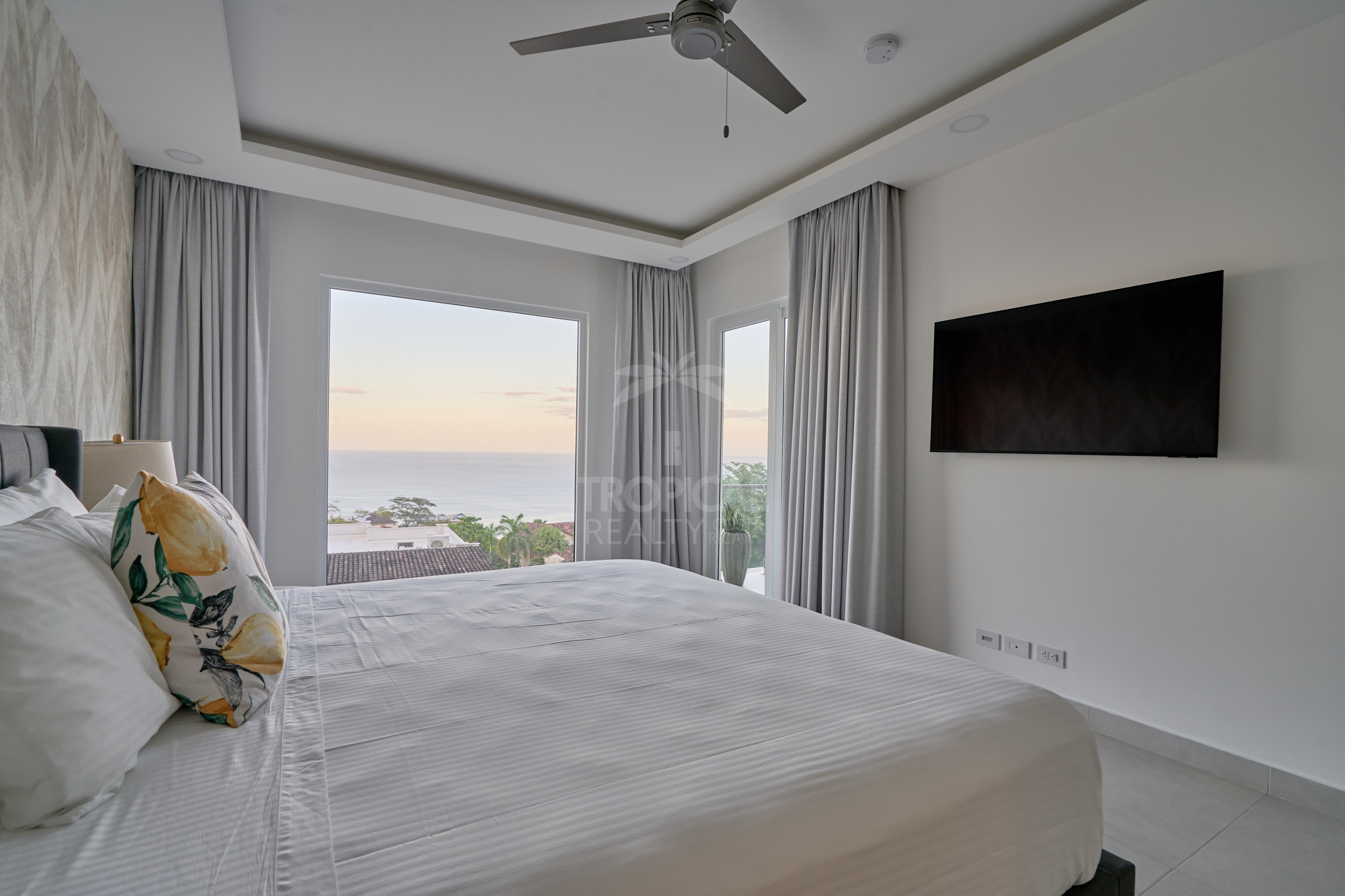 3-Bedroom Ocean View Apartment at Residencia La Vista – Tamarindo