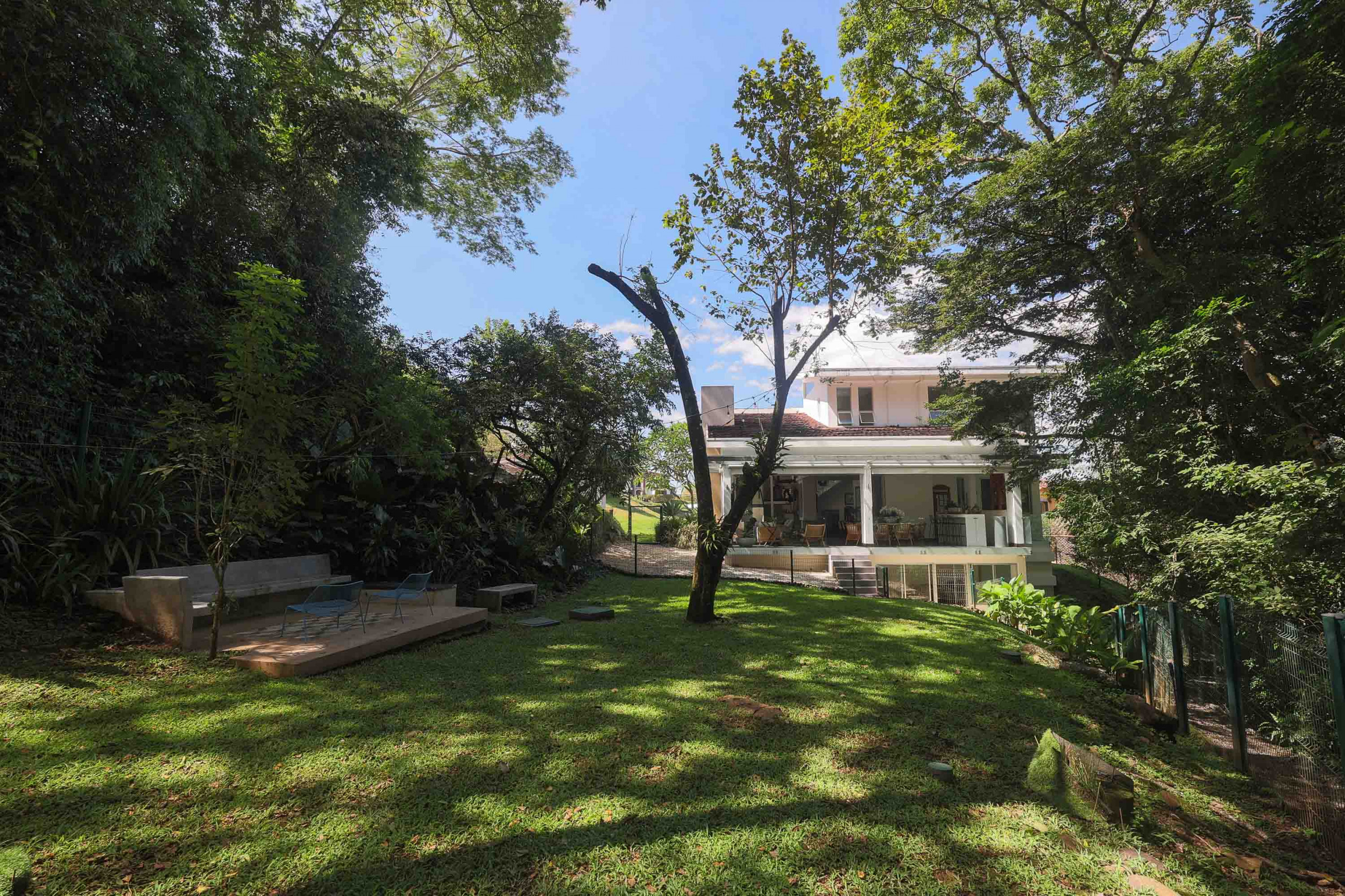 Exclusive Contemporary Home with Forest Views in Cerro Colón