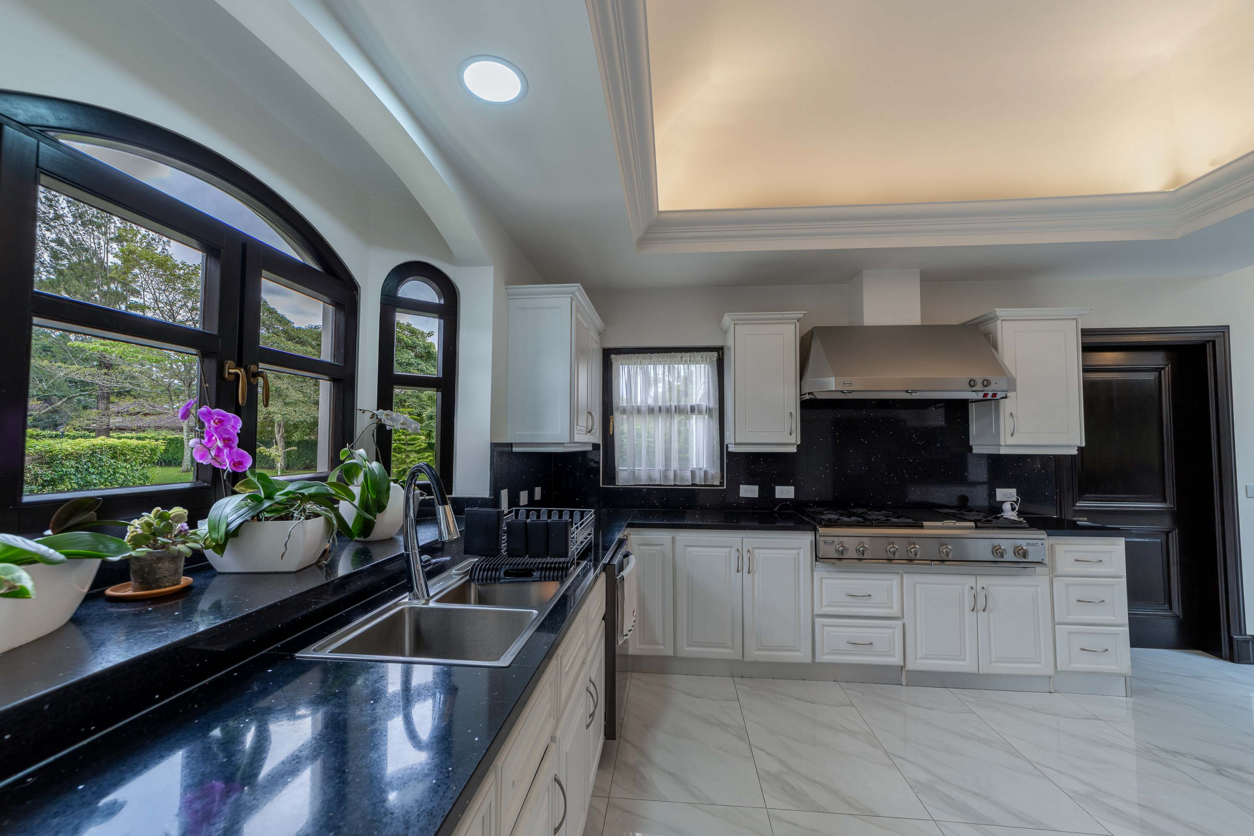 Monteran Luxury Estate: Exquisite 3-Bedroom Residence SOLD