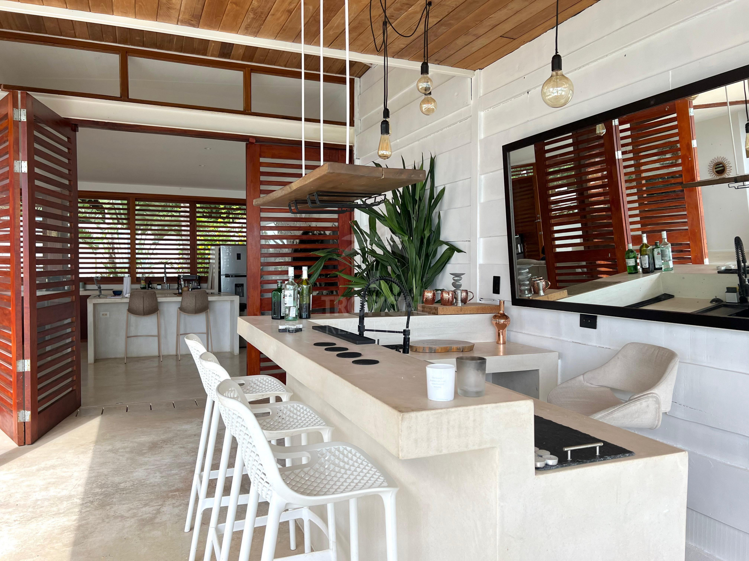 Luxury Ocean View Villa with Guest House – Santa Teresa