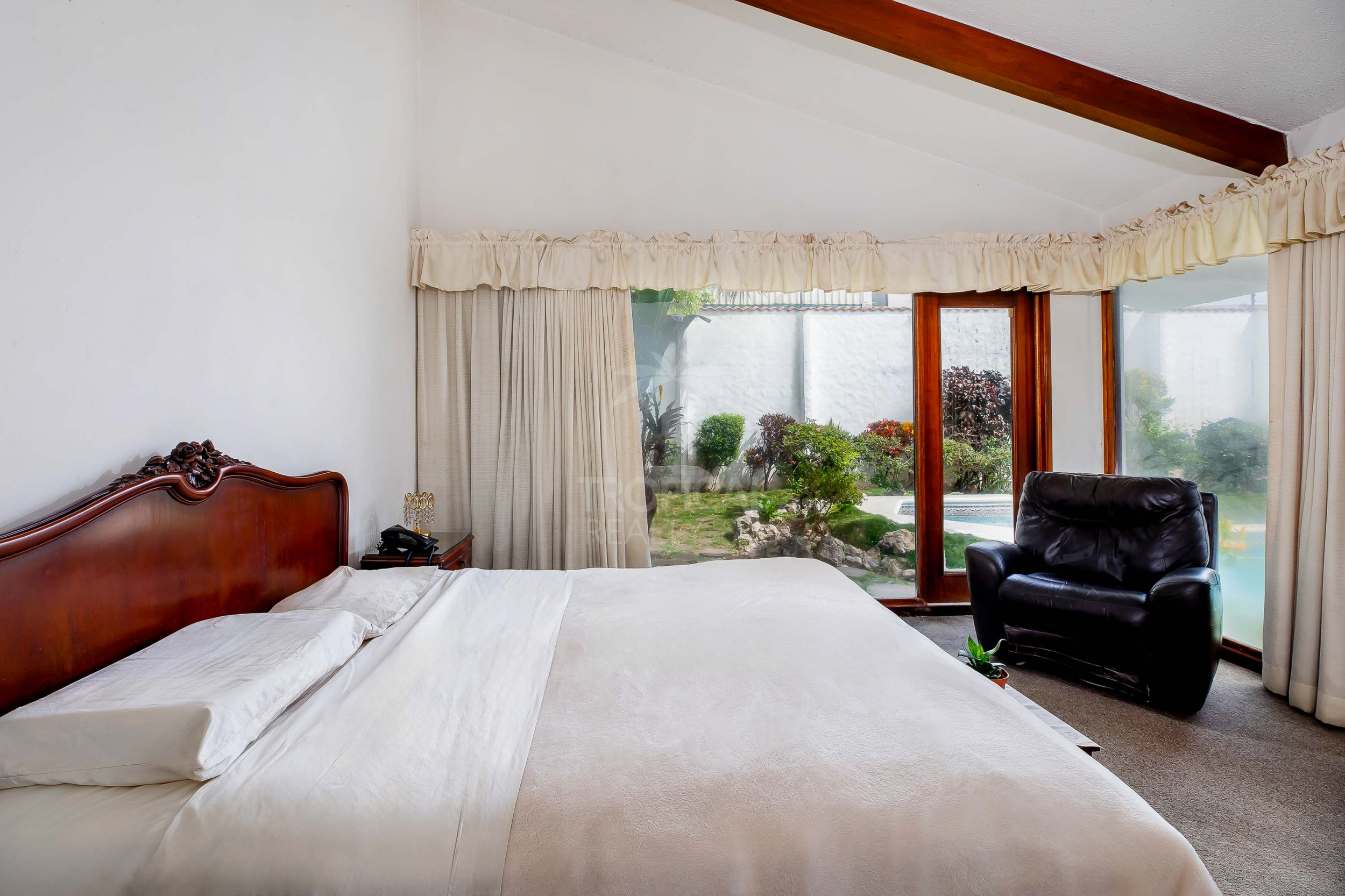 Single-Story Home with Private Pool for Sale in Trejos Montealegre, Escazú SOLD