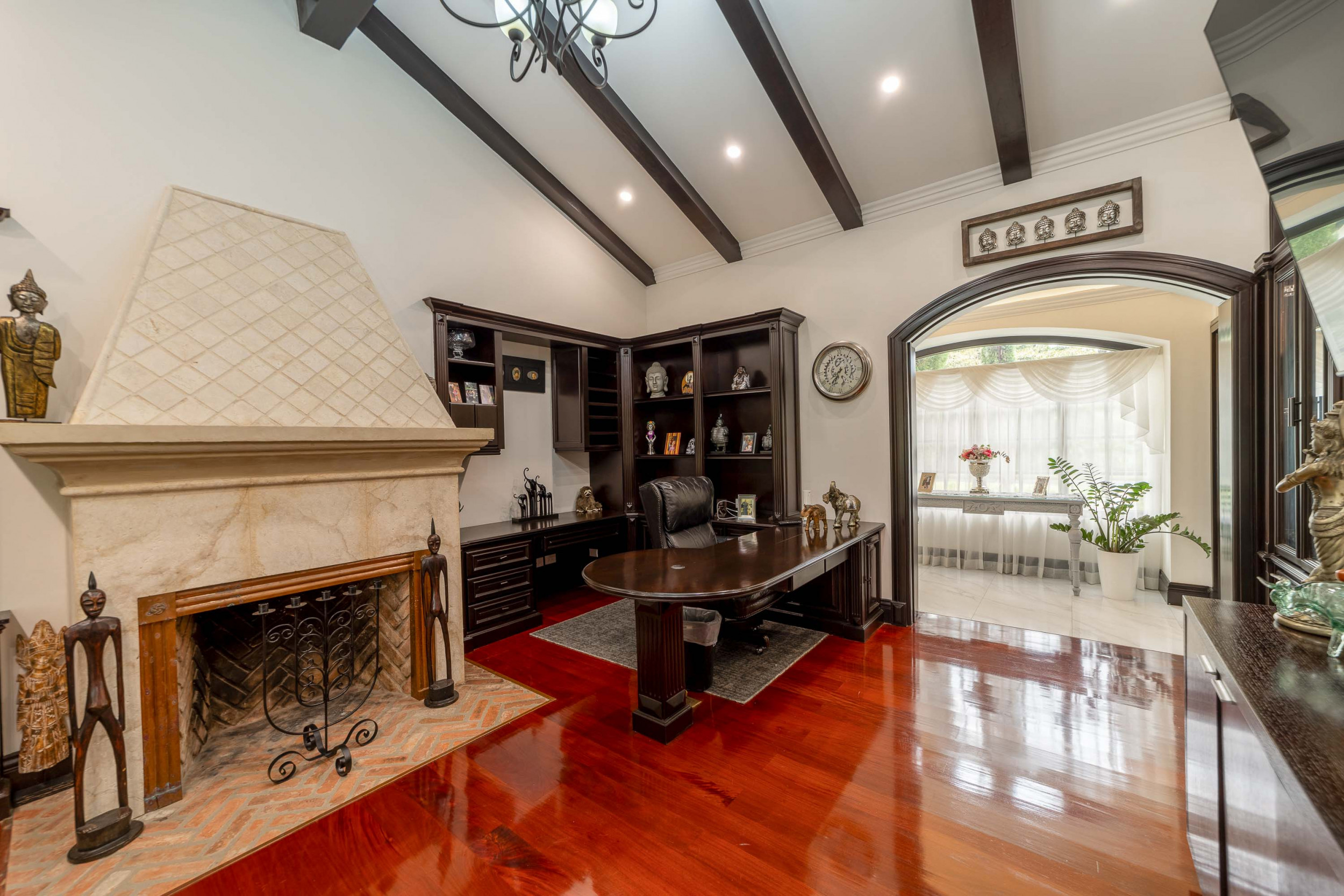 Monteran Luxury Estate: Exquisite 3-Bedroom Residence SOLD