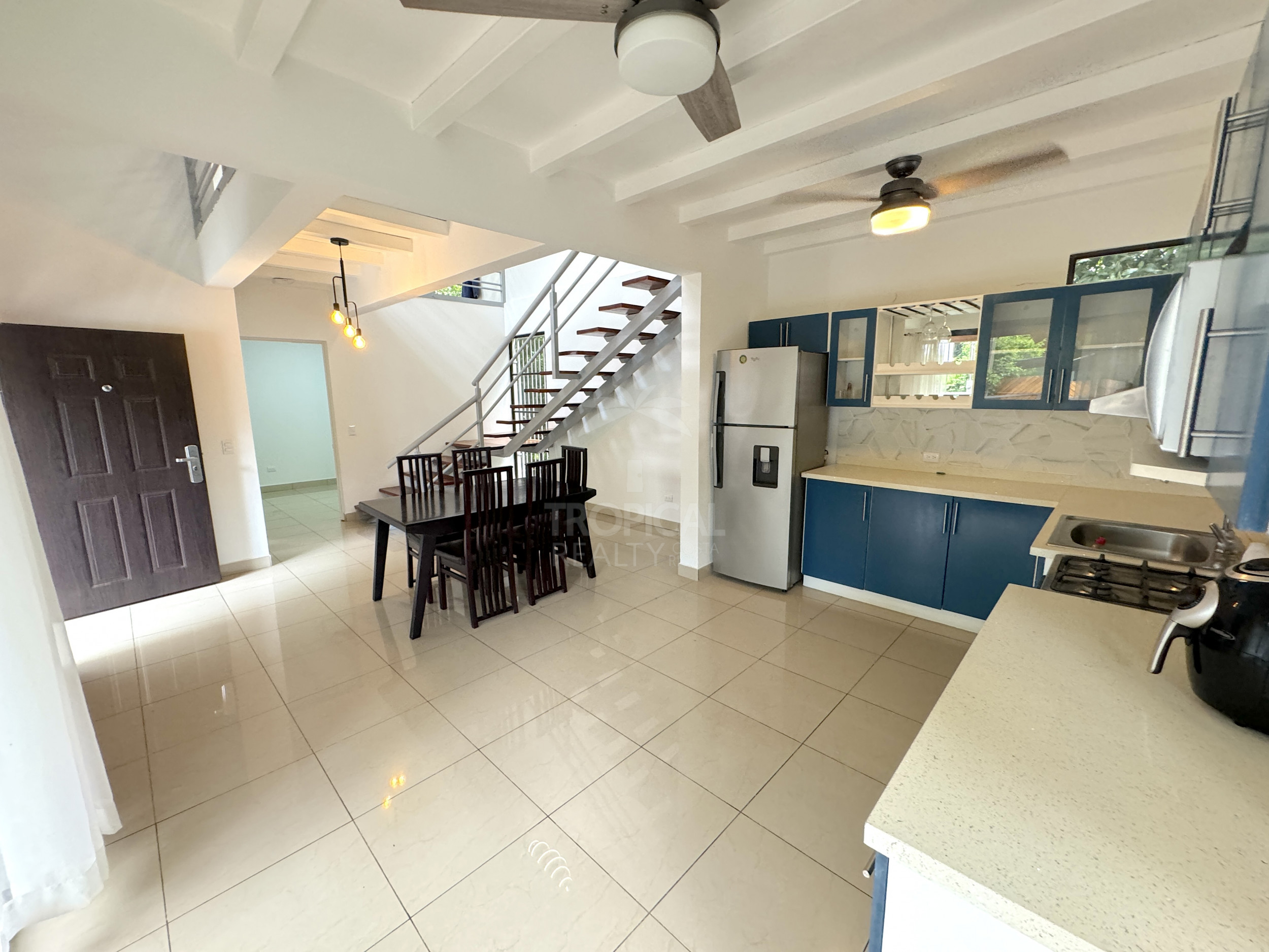 Modern Home for Sale in Playas del Coco – 2 Bedrooms, Fenced Garden, and Pool Potential