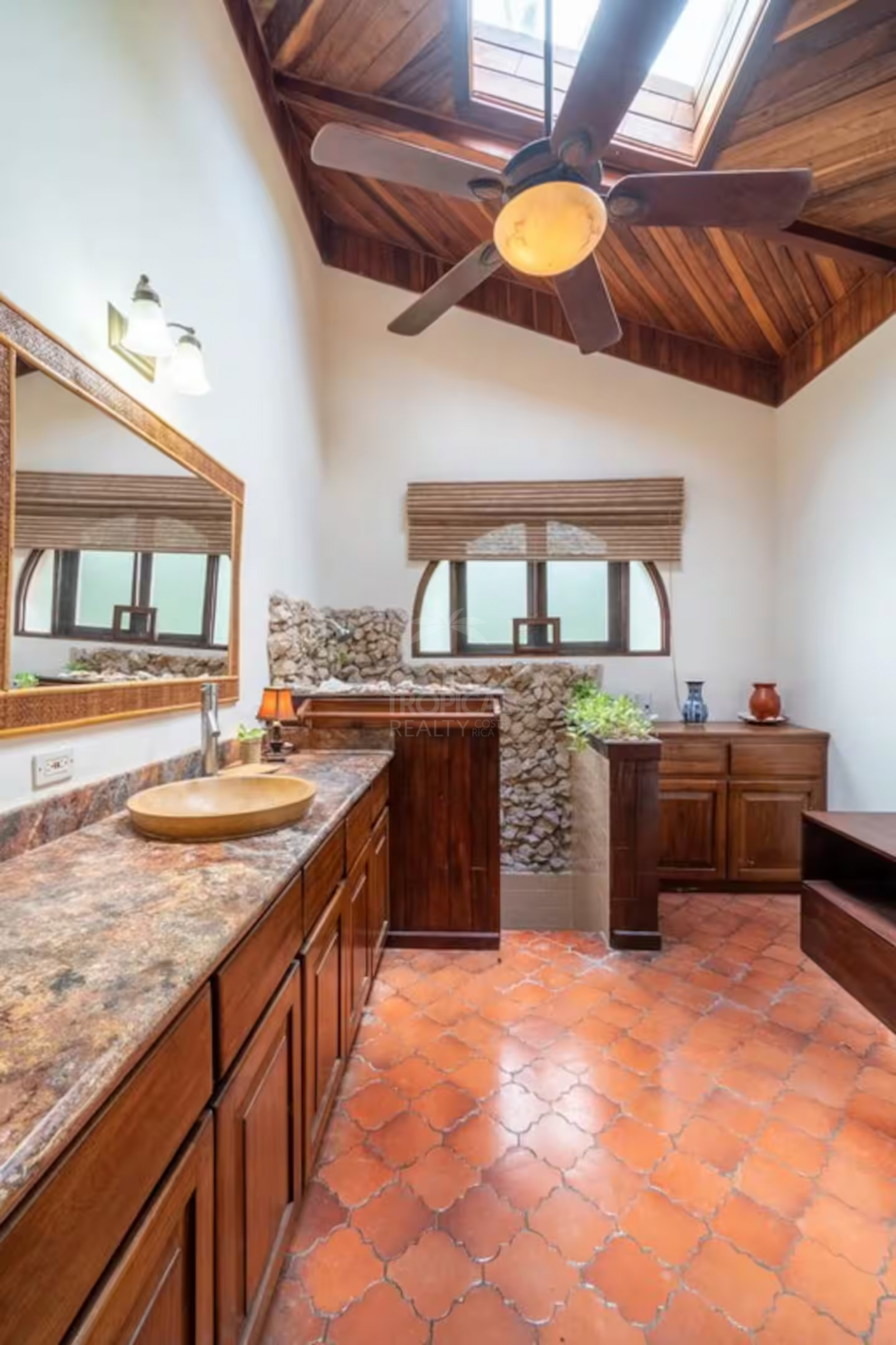 Exclusive 2-Bedroom Villa with Panoramic Ocean Views on the Cliff Top
