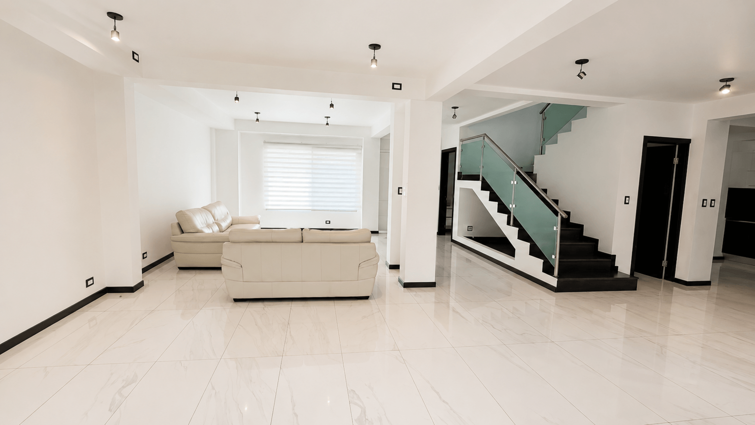 Modern Home for Rent in Santa Ana – 3 Bedrooms with Terrace and Spacious Living Areas