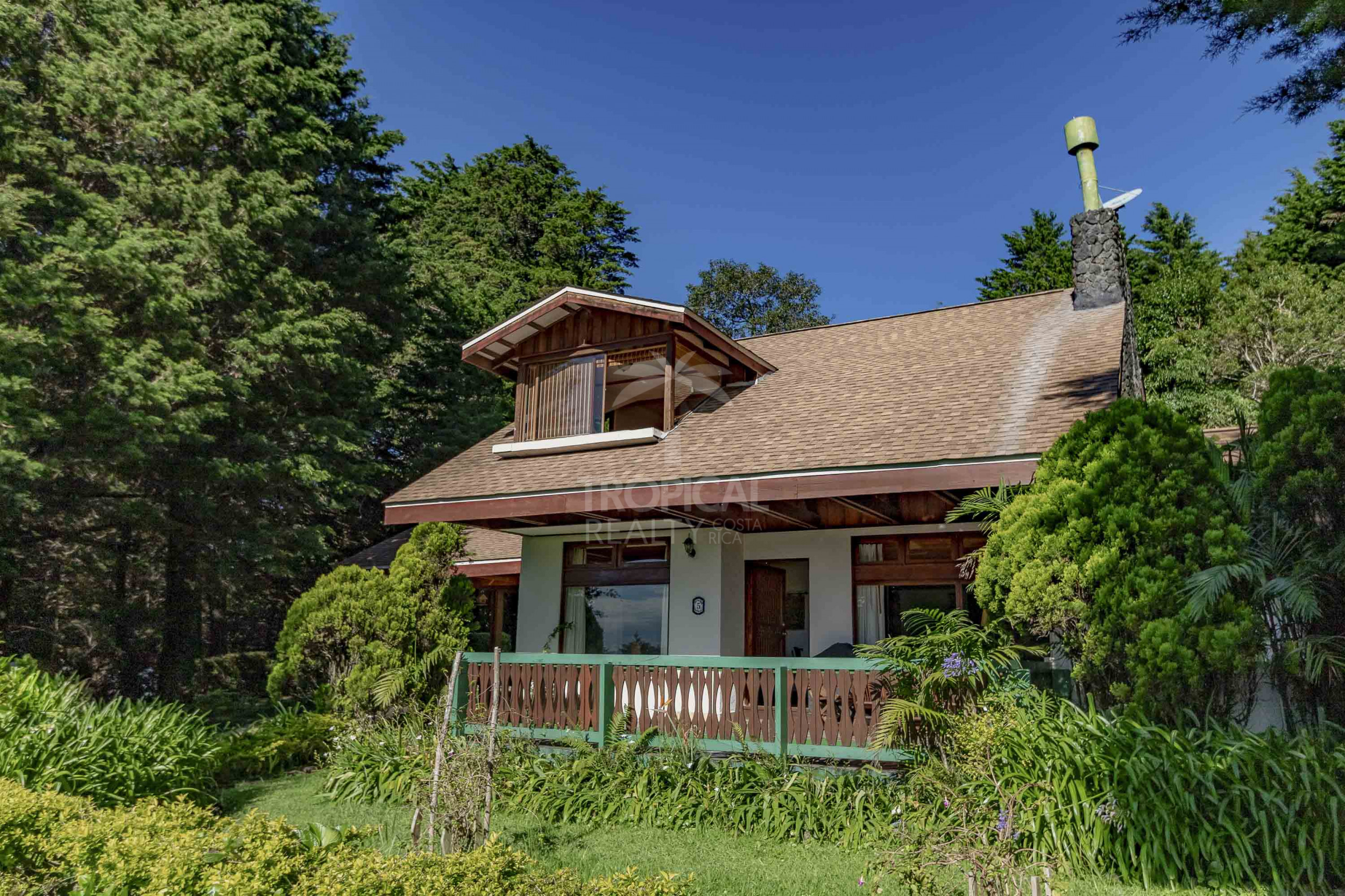 Alpine-Inspired Mountain Retreat in Monte Lagos, Heredia – A Nature Lover’s Paradise