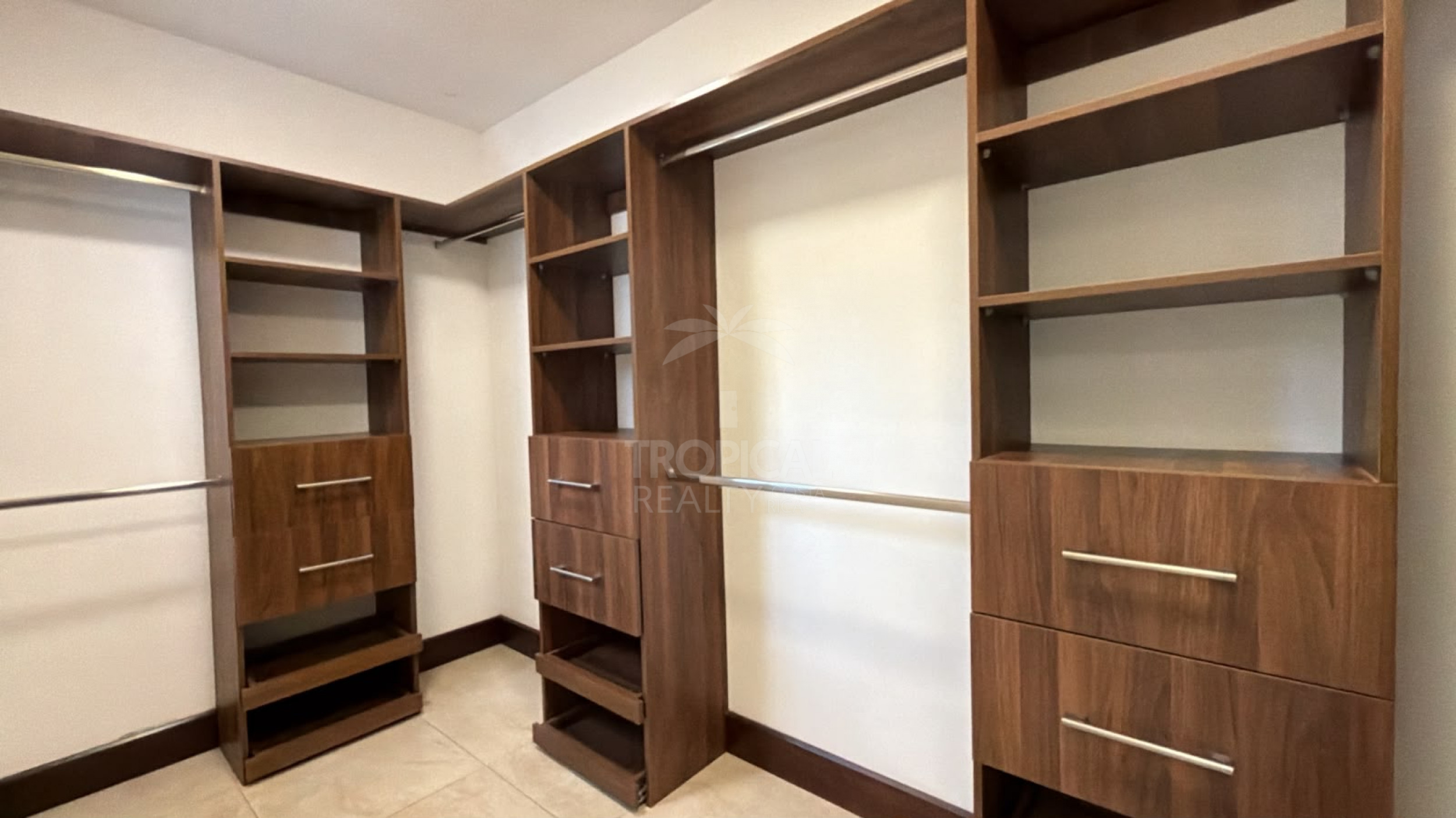 Luxury Living at Lomas del Valle Condominium