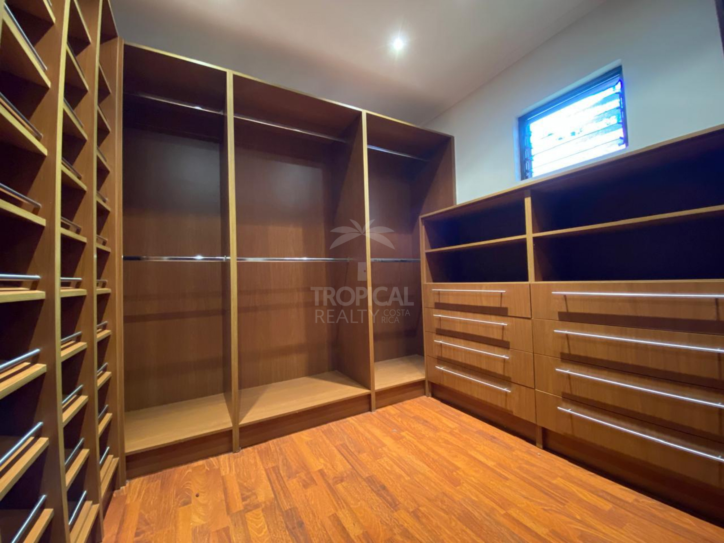Spacious Semi-Furnished Apartment for Rent and Sale – Alto de las Palomas, Escazú