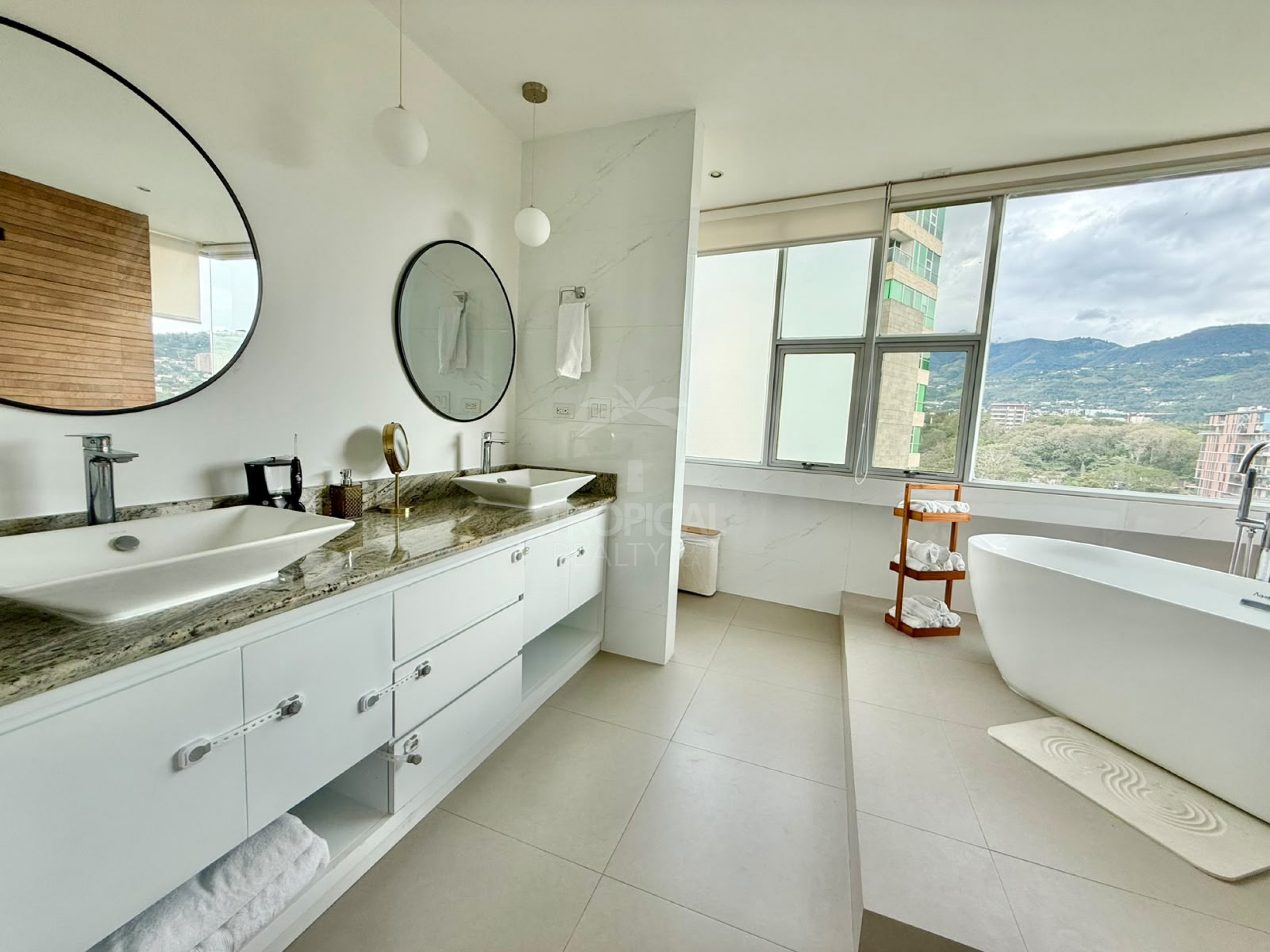 Luxurious Condo for Sale in Central Park Escazú – 3 Bedrooms, Premium Location, and Exclusive Lifestyle