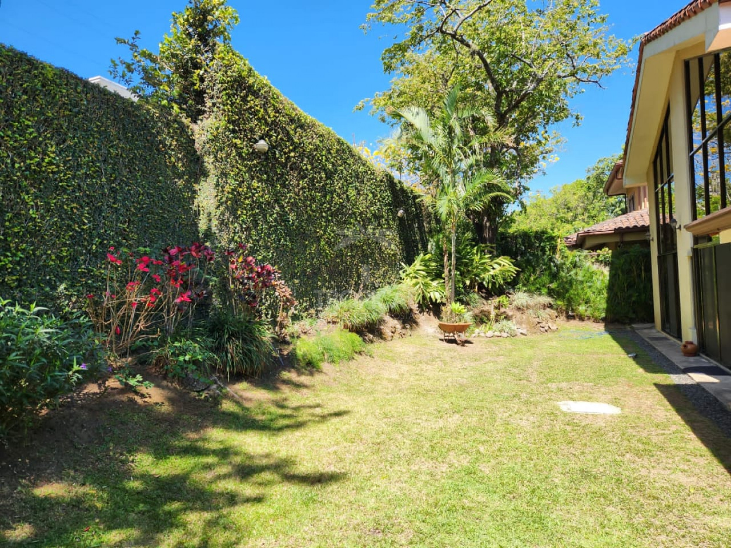 Single-Story Home for Sale in Bosque Dorado Condominium, Santa Ana – SOLD