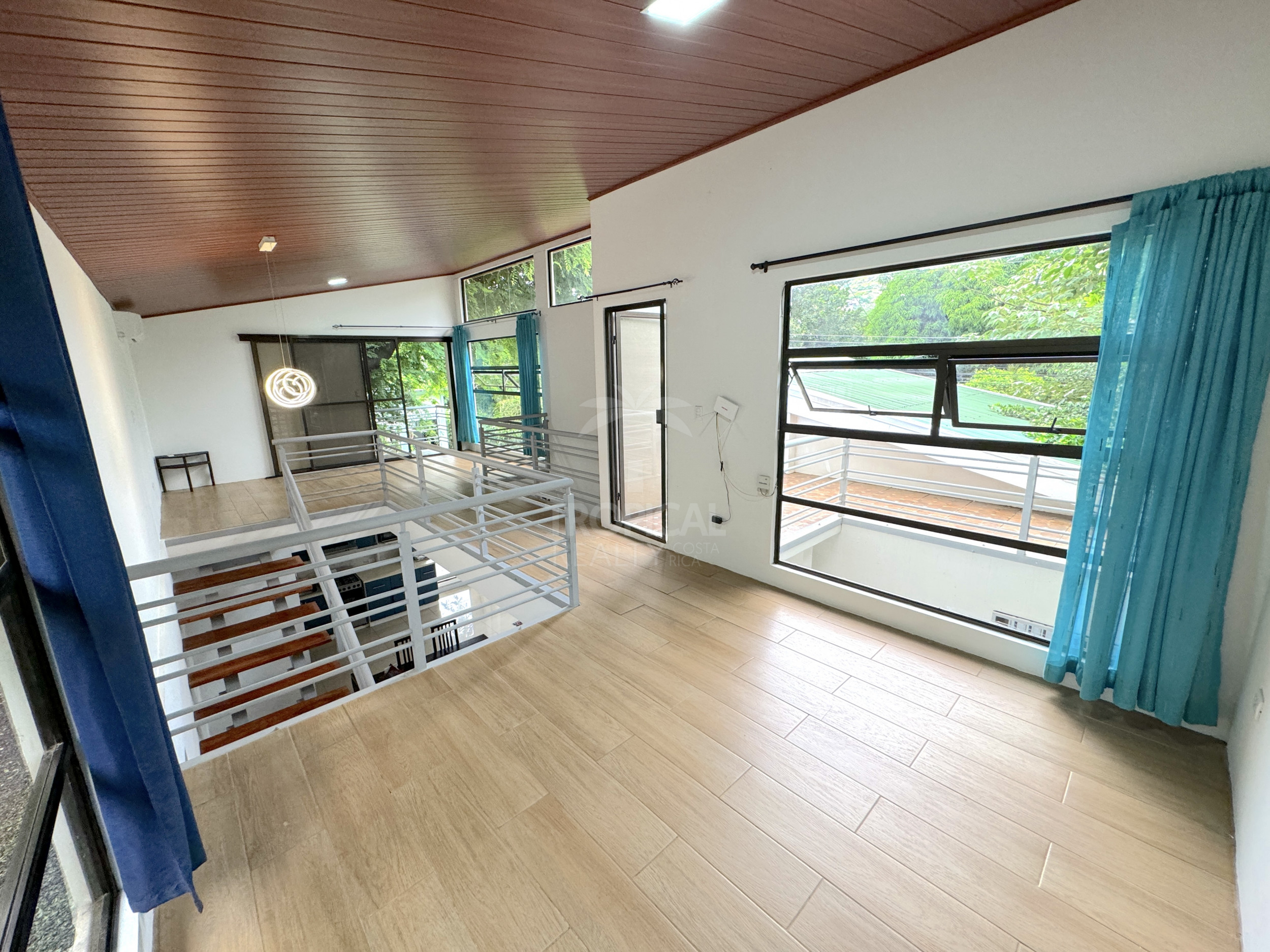 Modern Home for Sale in Playas del Coco – 2 Bedrooms, Fenced Garden, and Pool Potential