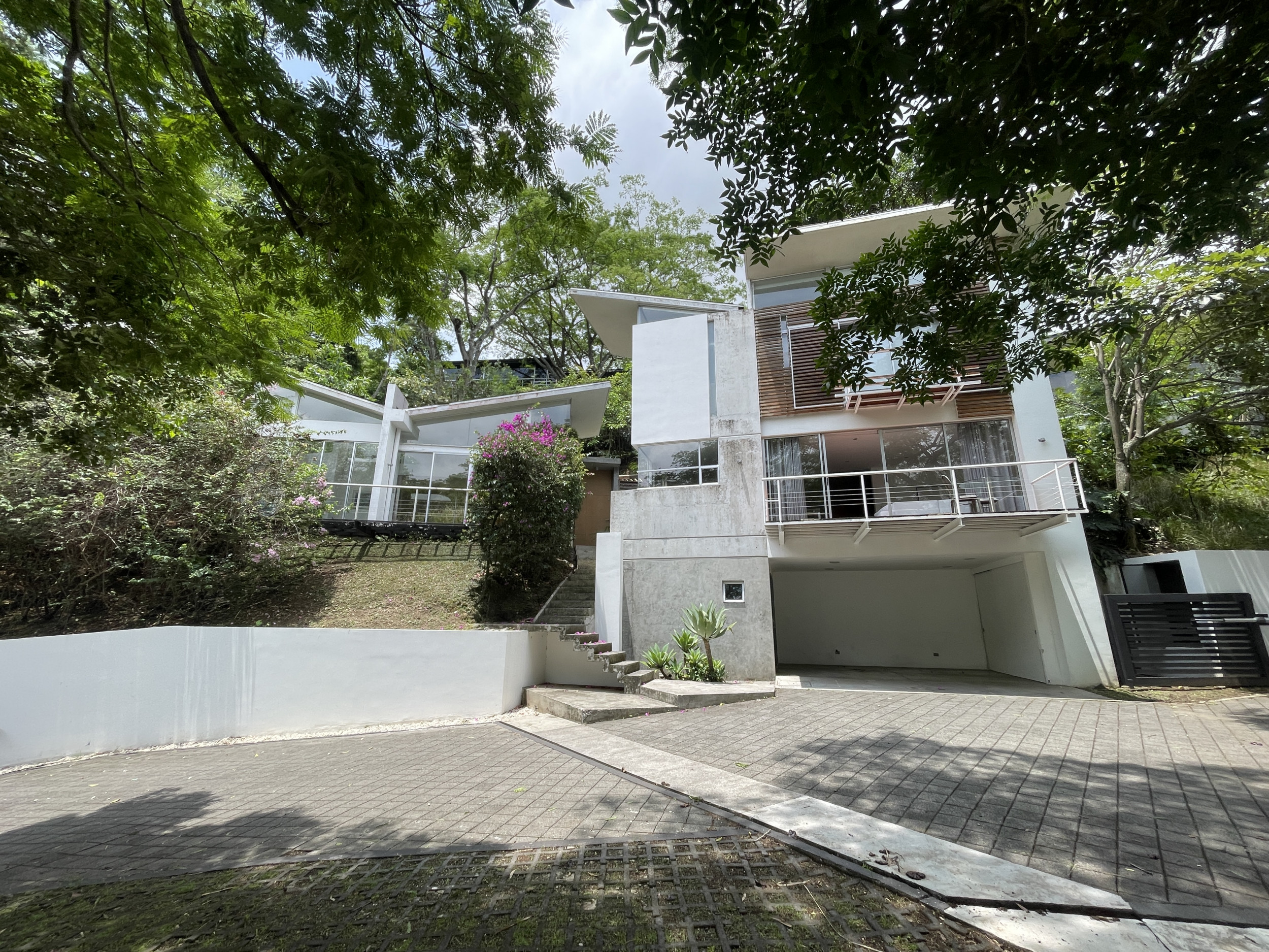 Villa Real Santa Ana: Stunning Contemporary Investment Property with Panoramic Views