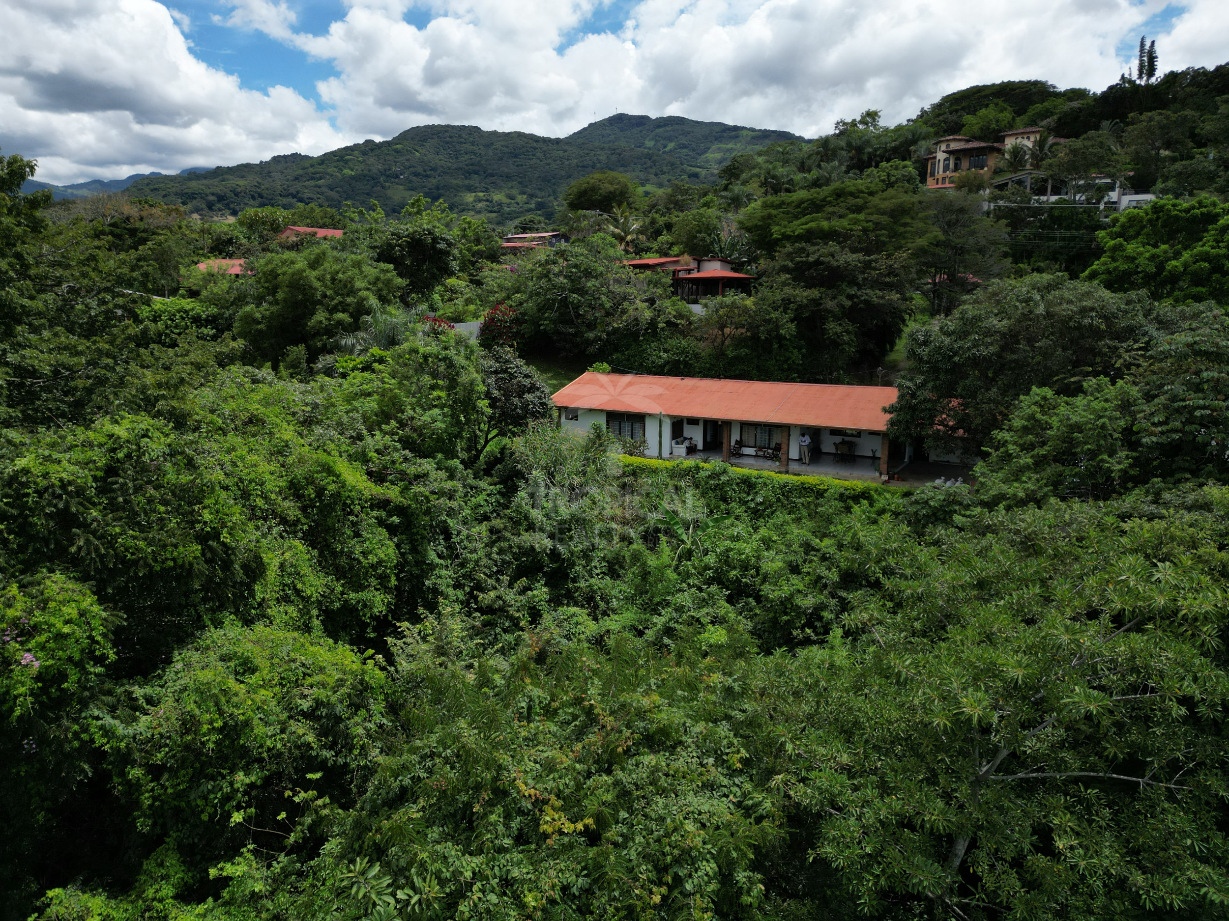 Single-Story Home for Sale – Santa Ana, Piedades | Expansive 2,650 m² Lot with Scenic Views and Development Potential