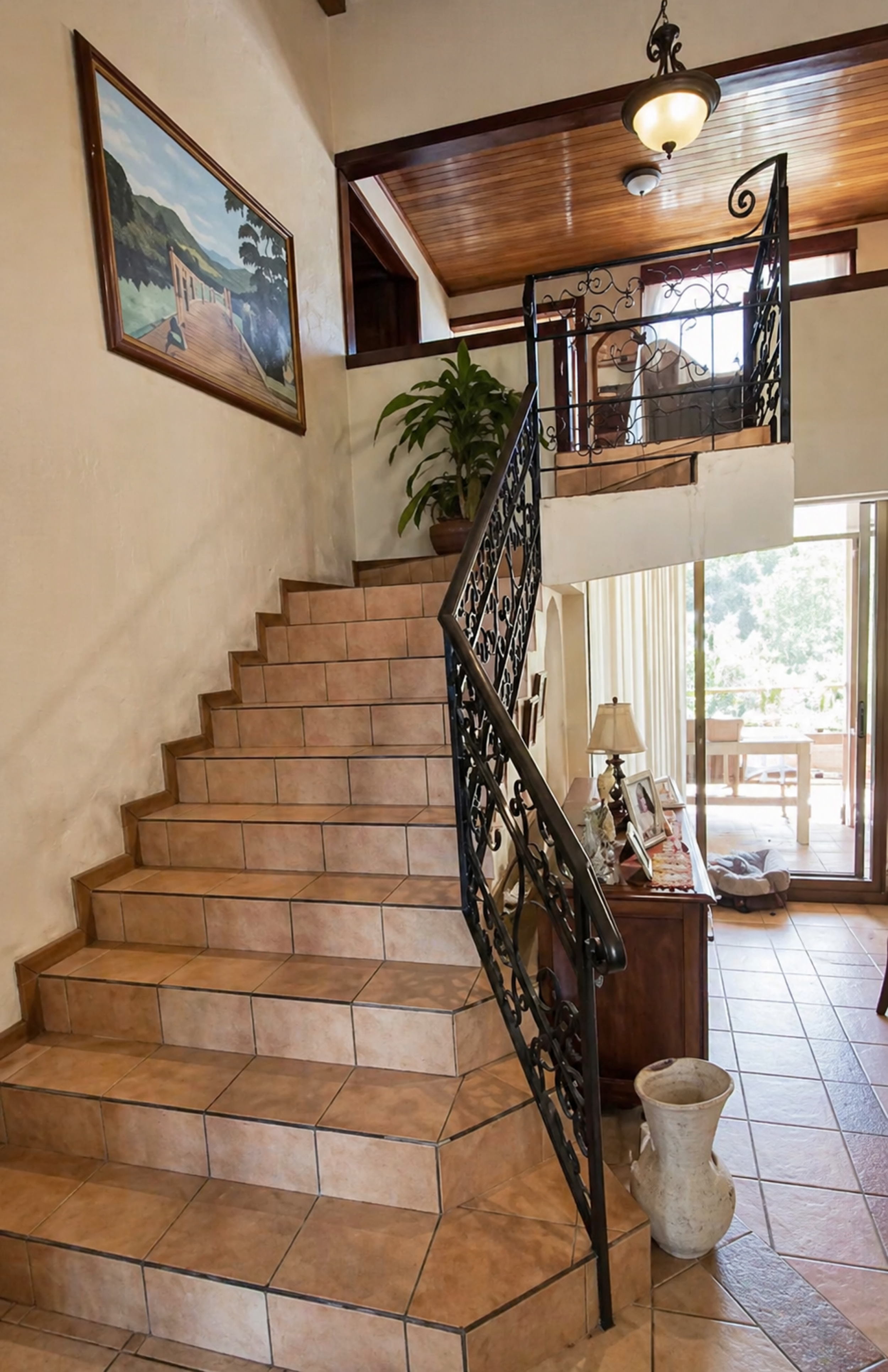 Home for Sale in Curridabat – 3 Levels, Office, TV Room & Spacious Layout