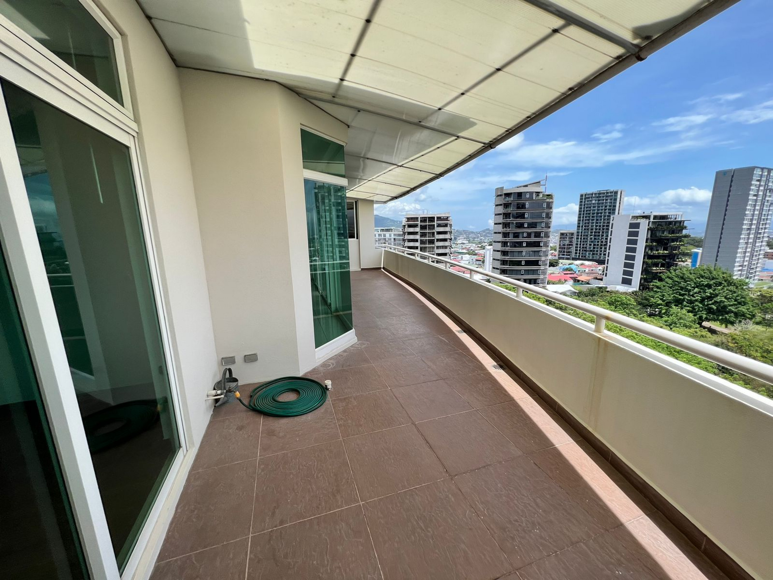 Penthouse Exclusivo en Torre Nunciatura: Elegancia y Funcionalidad SOLD