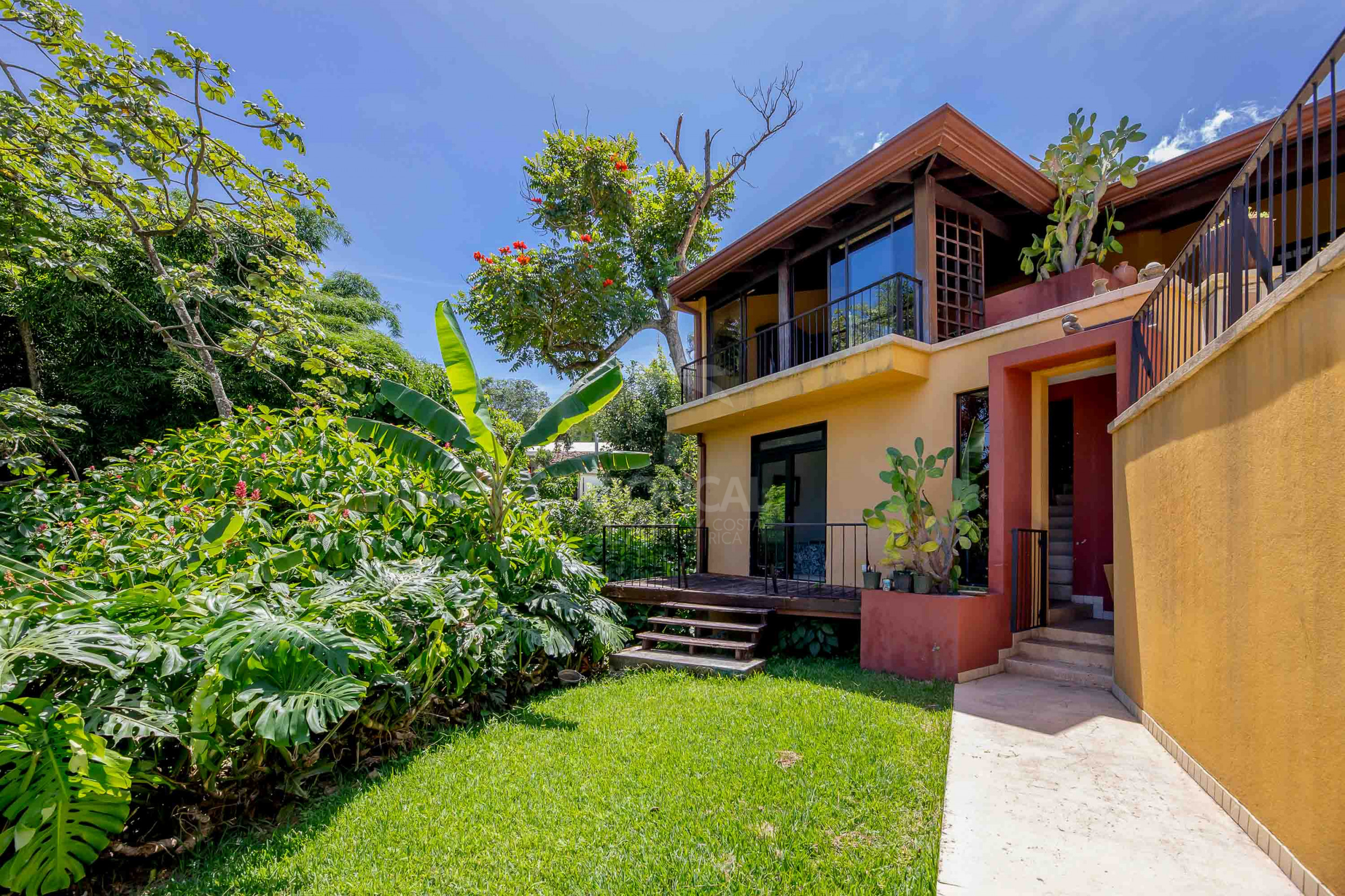 Elegant Italian-Style Villa with Mountain Views – Near Santa Ana, Costa Rica