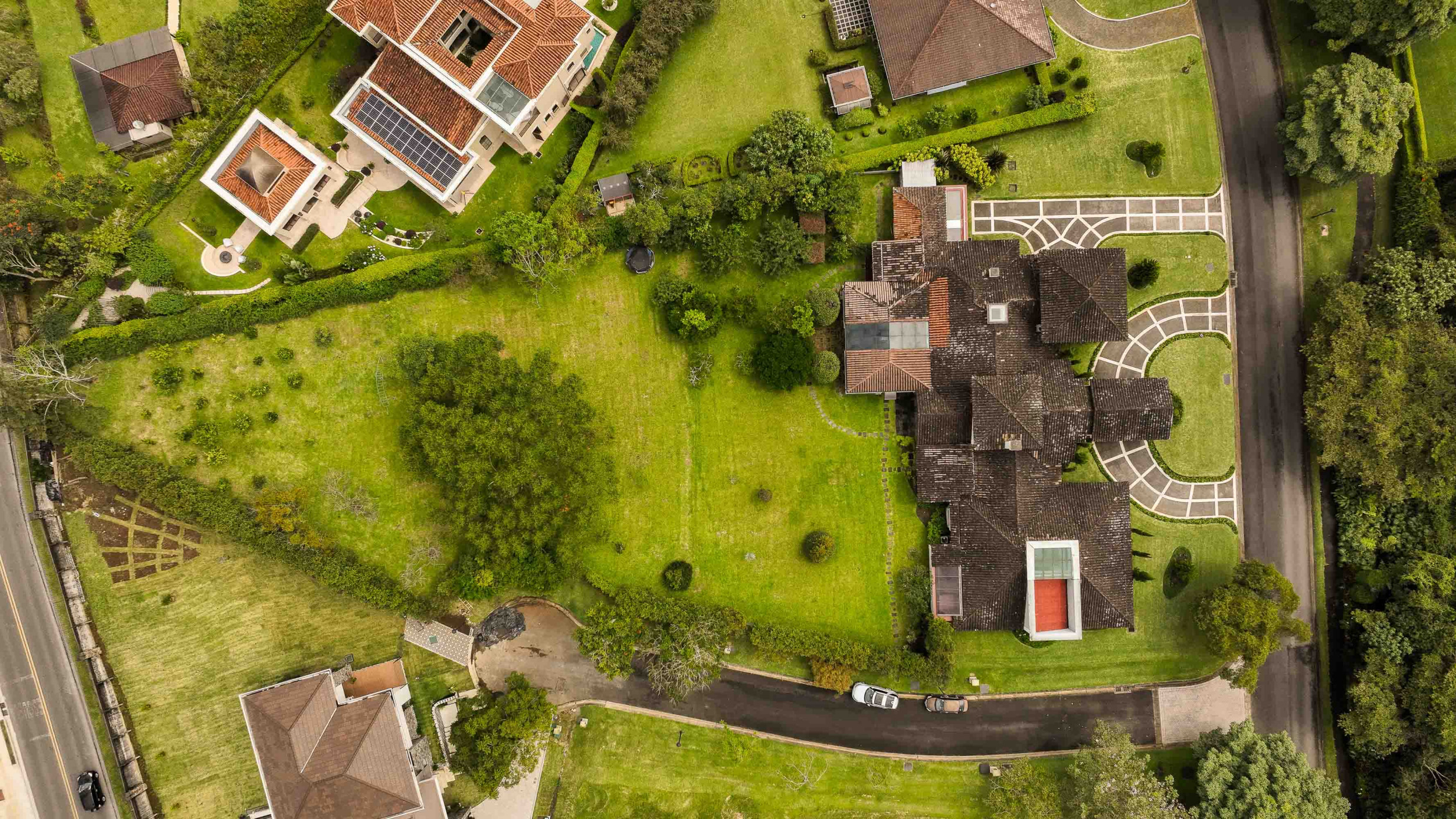 Monteran Luxury Estate: Exquisite 3-Bedroom Residence SOLD
