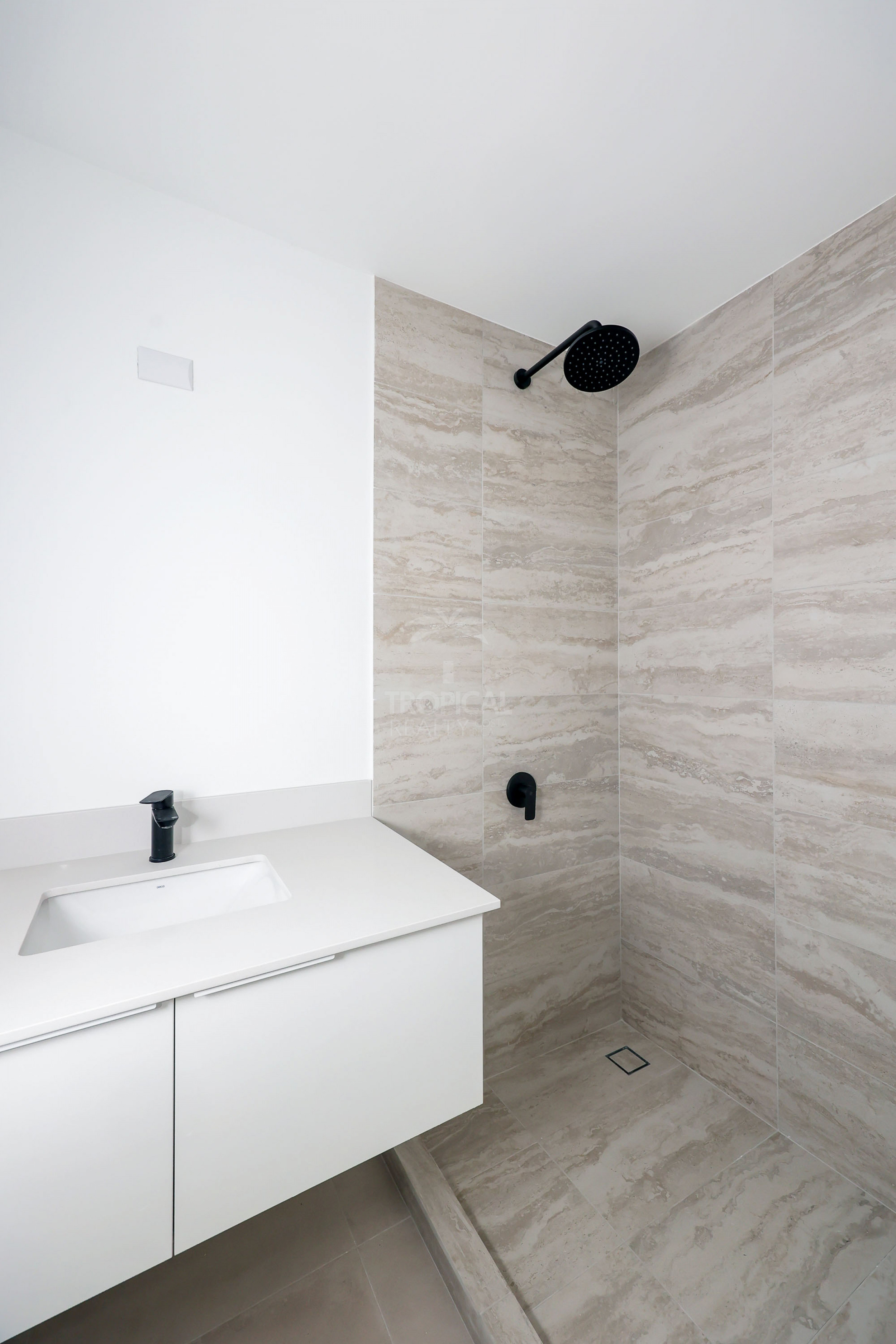 Contemporary City View Apartment – La Sabana, San José