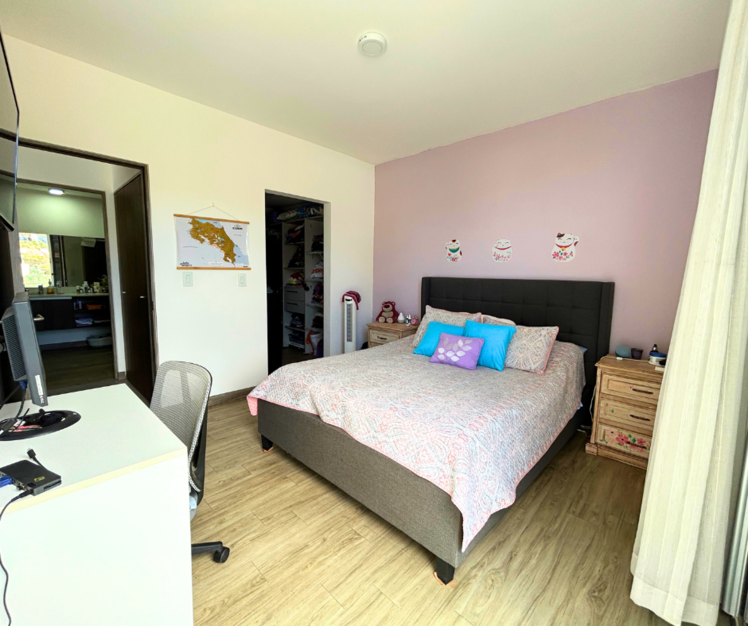 For Sale: 1-Bedroom Apartment in Escazú with Mountain Views and Exceptional Amenities