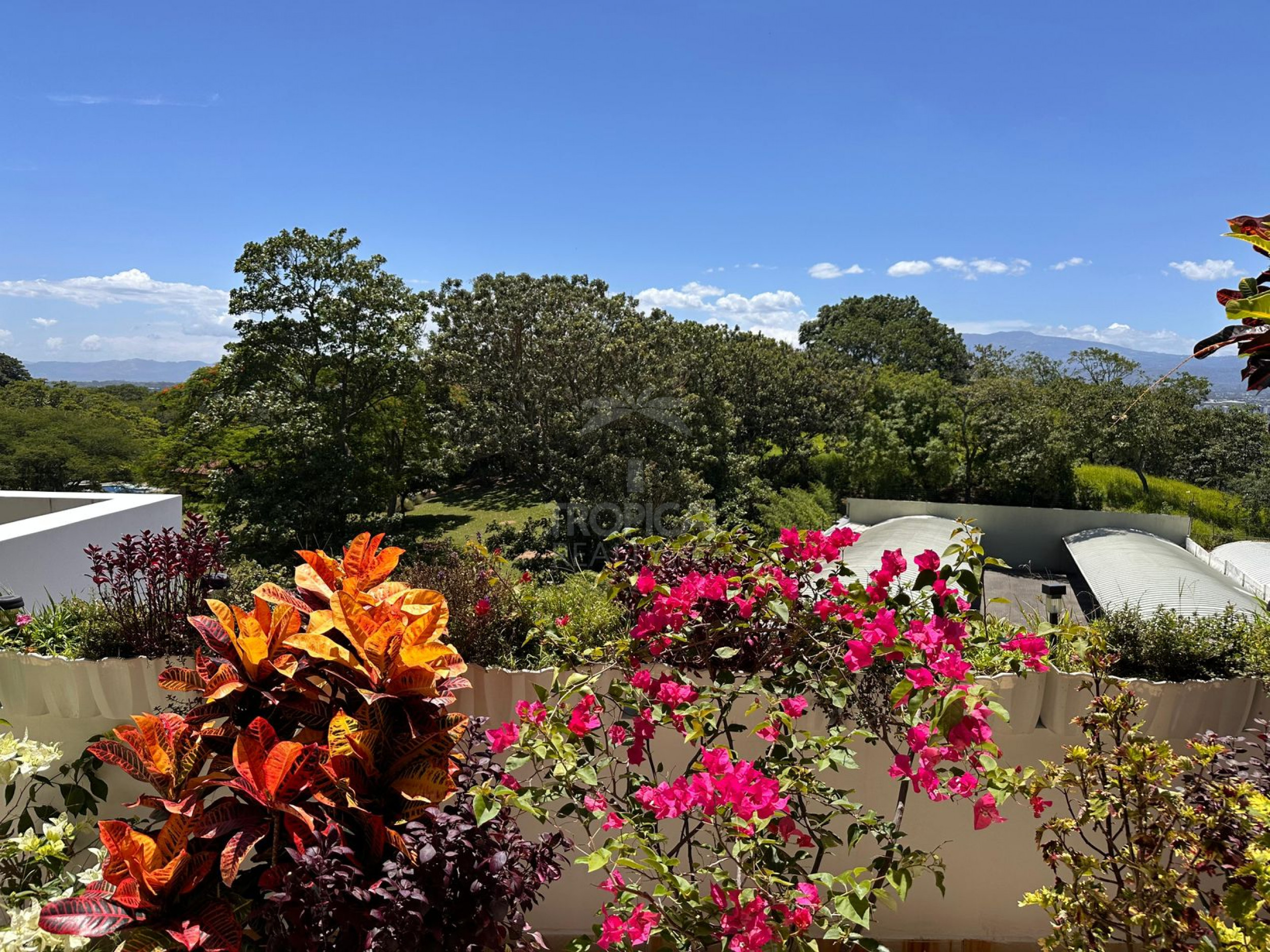 One-Level Penthouse in Avalon Country, Santa Ana – $240,000