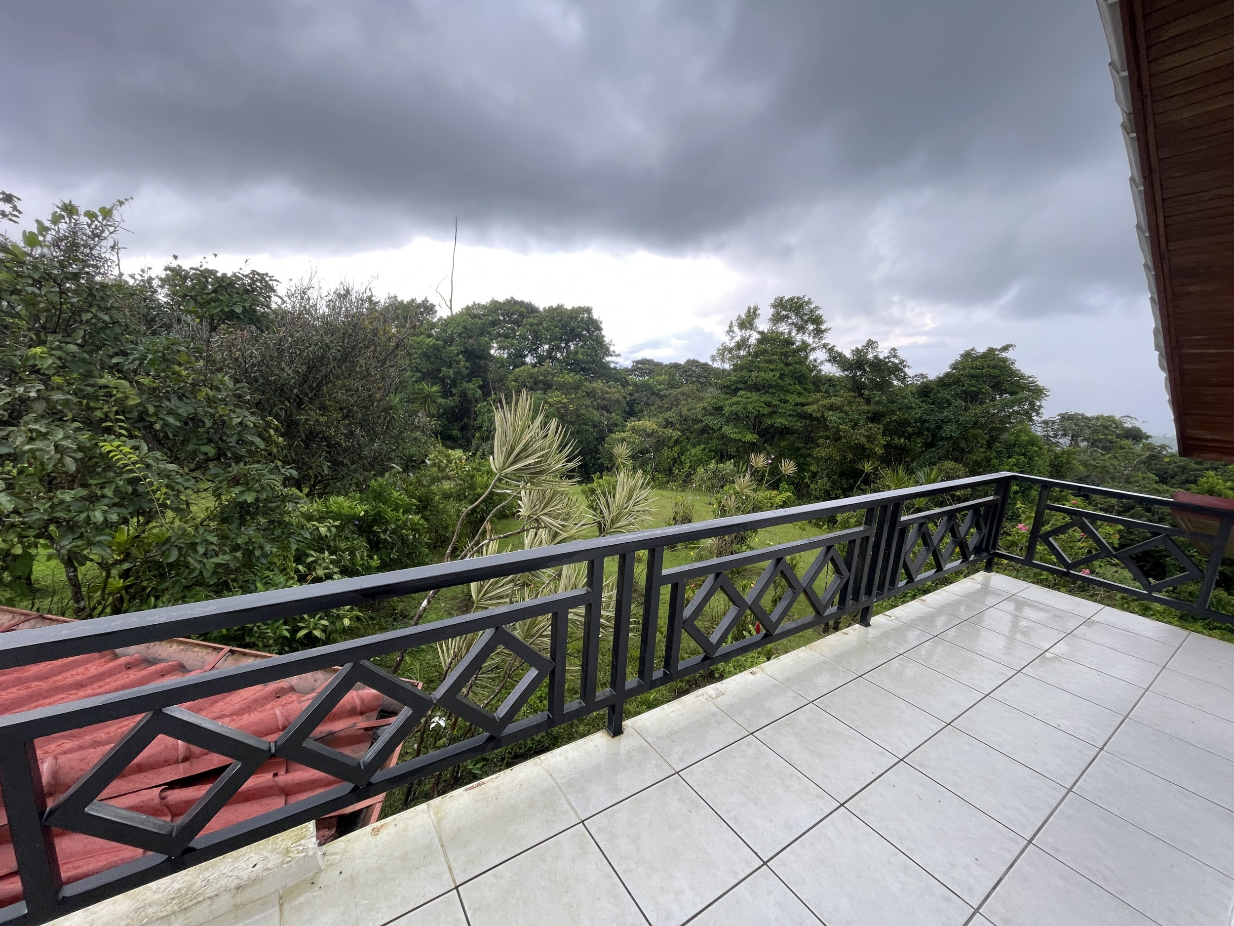 65-Acre Lakeview Property in Nuevo Arenal, Ideal for Family Residential Development