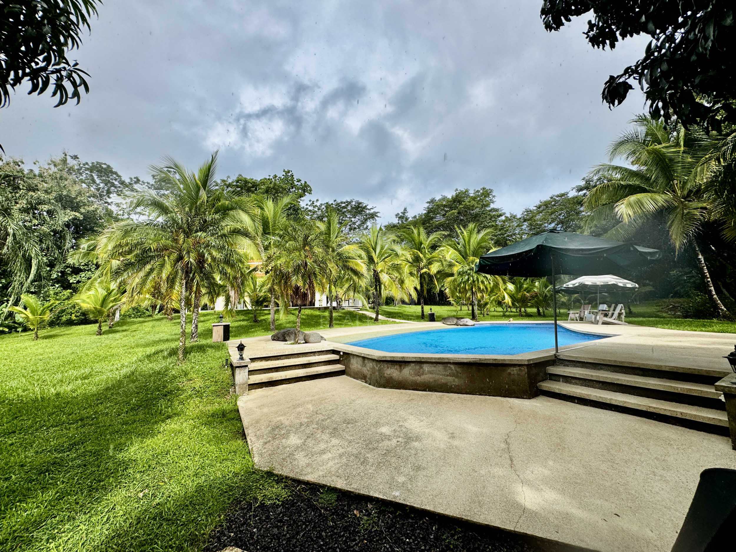 Apartamento en alquiler en Montezuma, tres habitaciones, su hogar frente al paraíso.