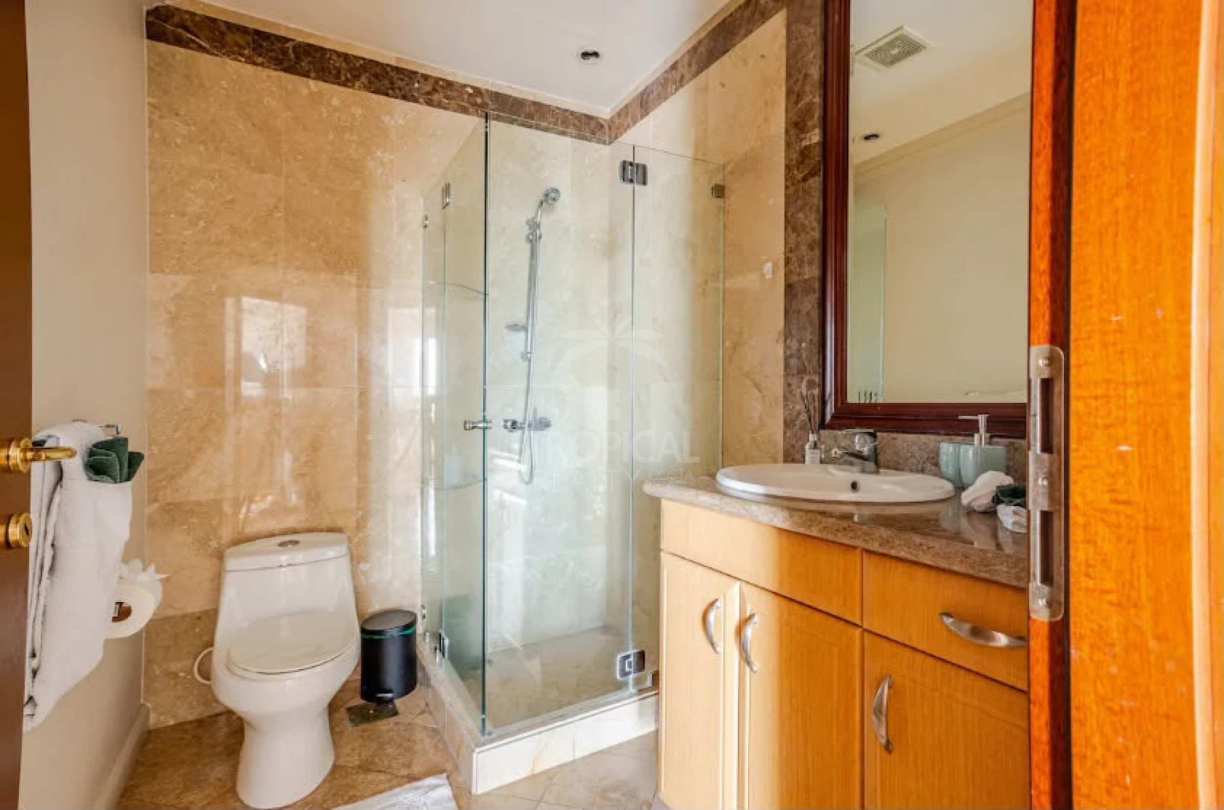 Exclusive Fully Furnished Apartment in Trejos Montealegre, Escazú