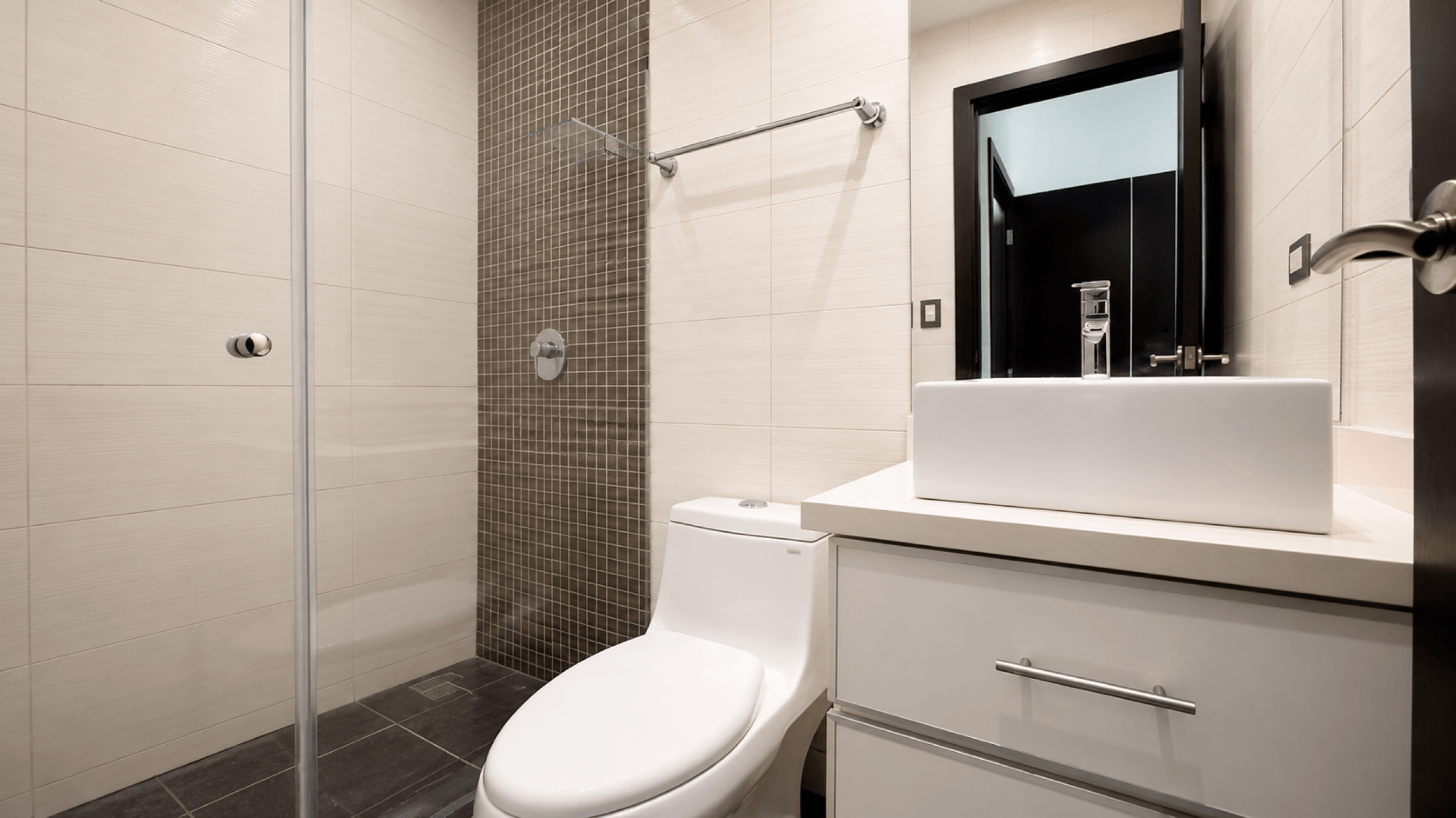 Modern Home for Rent in Santa Ana – 3 Bedrooms with Terrace and Spacious Living Areas