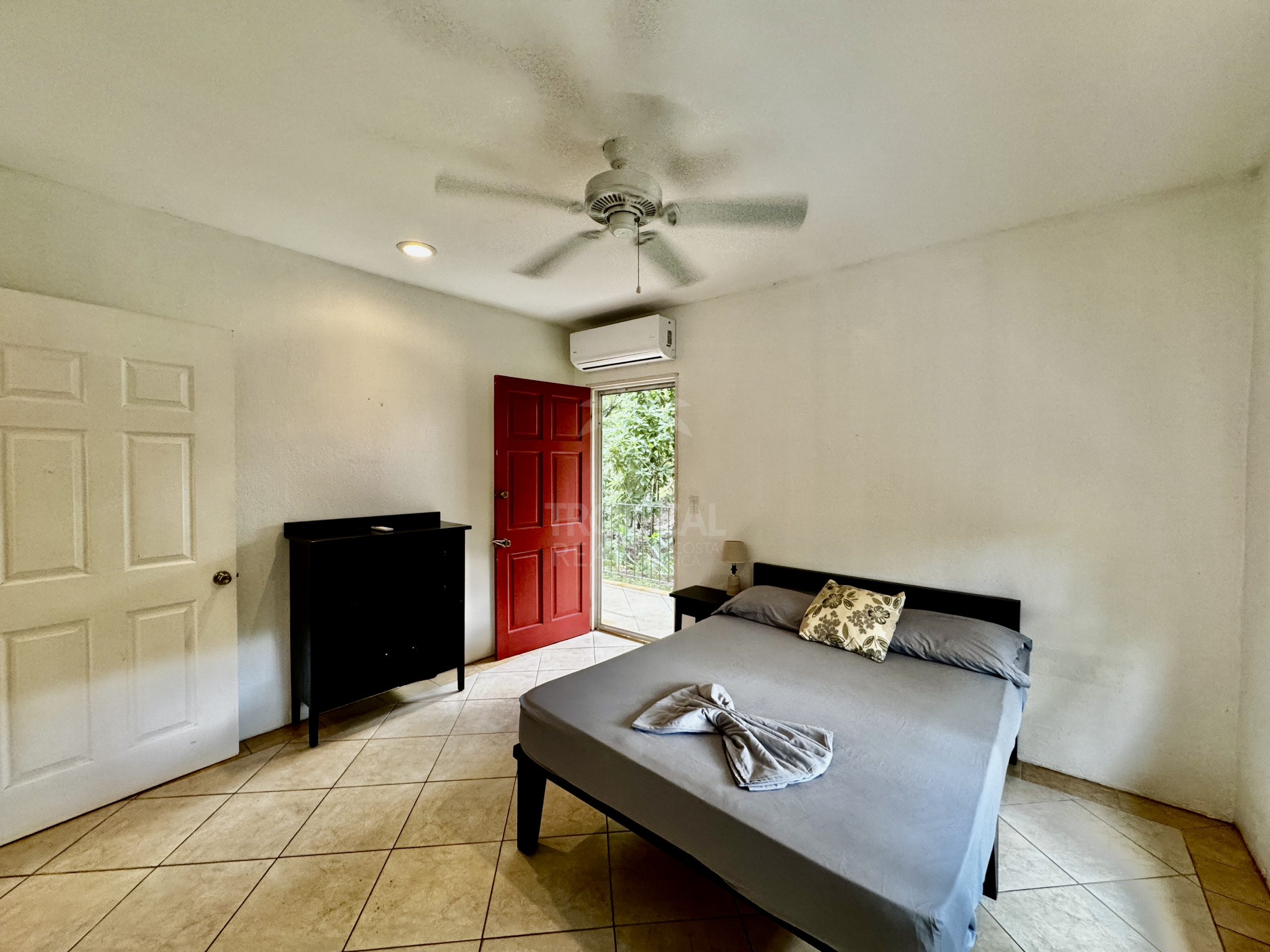 Apartamento en alquiler en Montezuma, tres habitaciones, su hogar frente al paraíso.