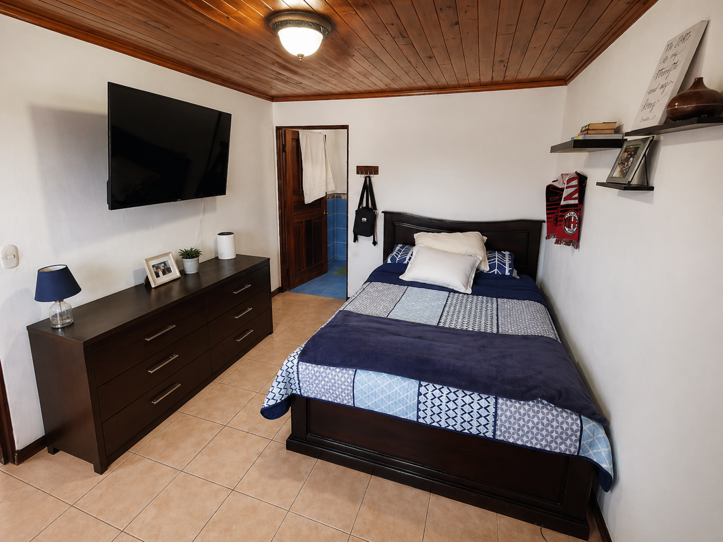 Home for Sale in Curridabat – 3 Levels, Office, TV Room & Spacious Layout