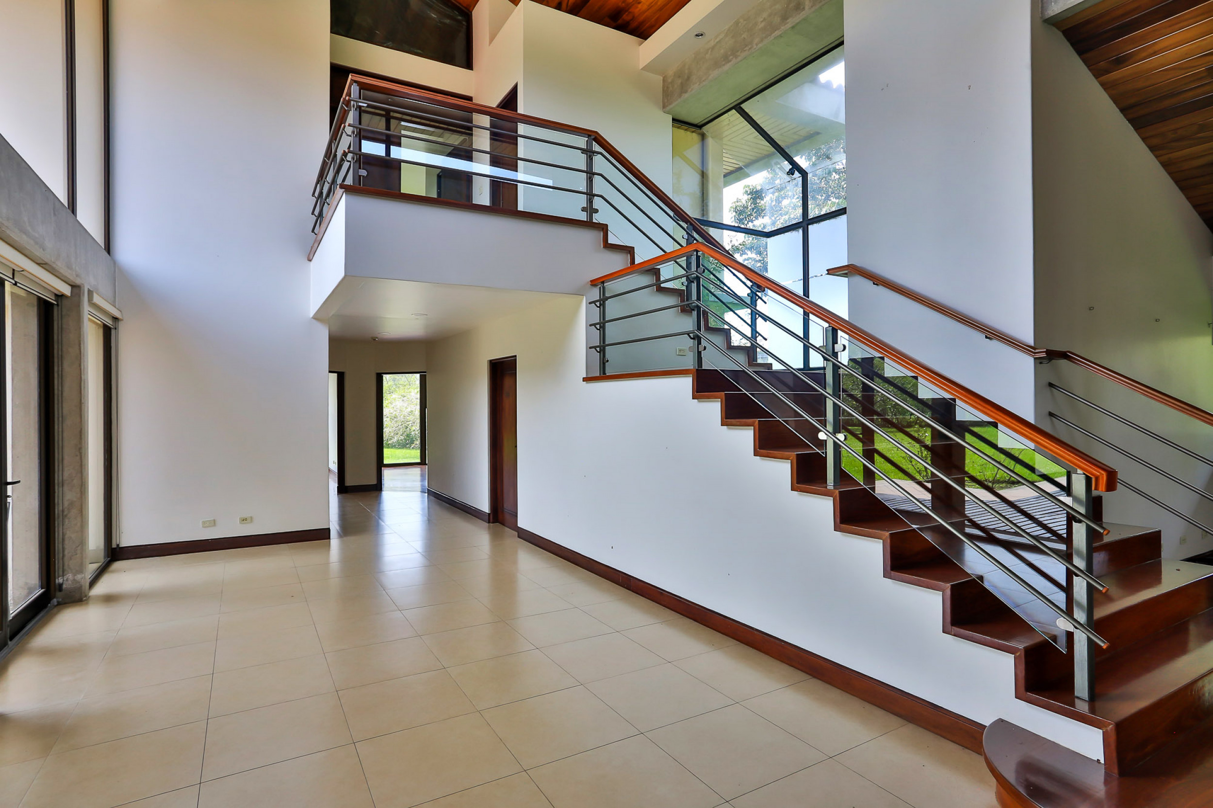For Sale: Stunning Luxury Home in Monteran, Granadilla – Premier Location and Exclusive Privacy