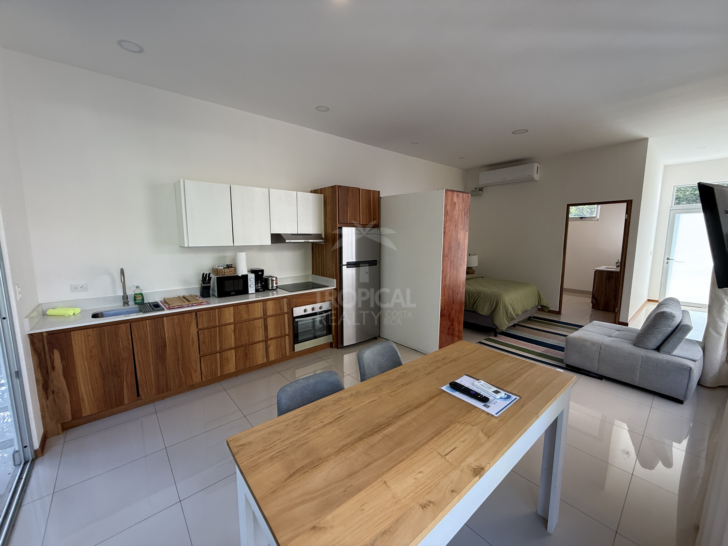 Long-Term Rental: Furnished 1-Bedroom Apartment in Surfside, Playa Potrero