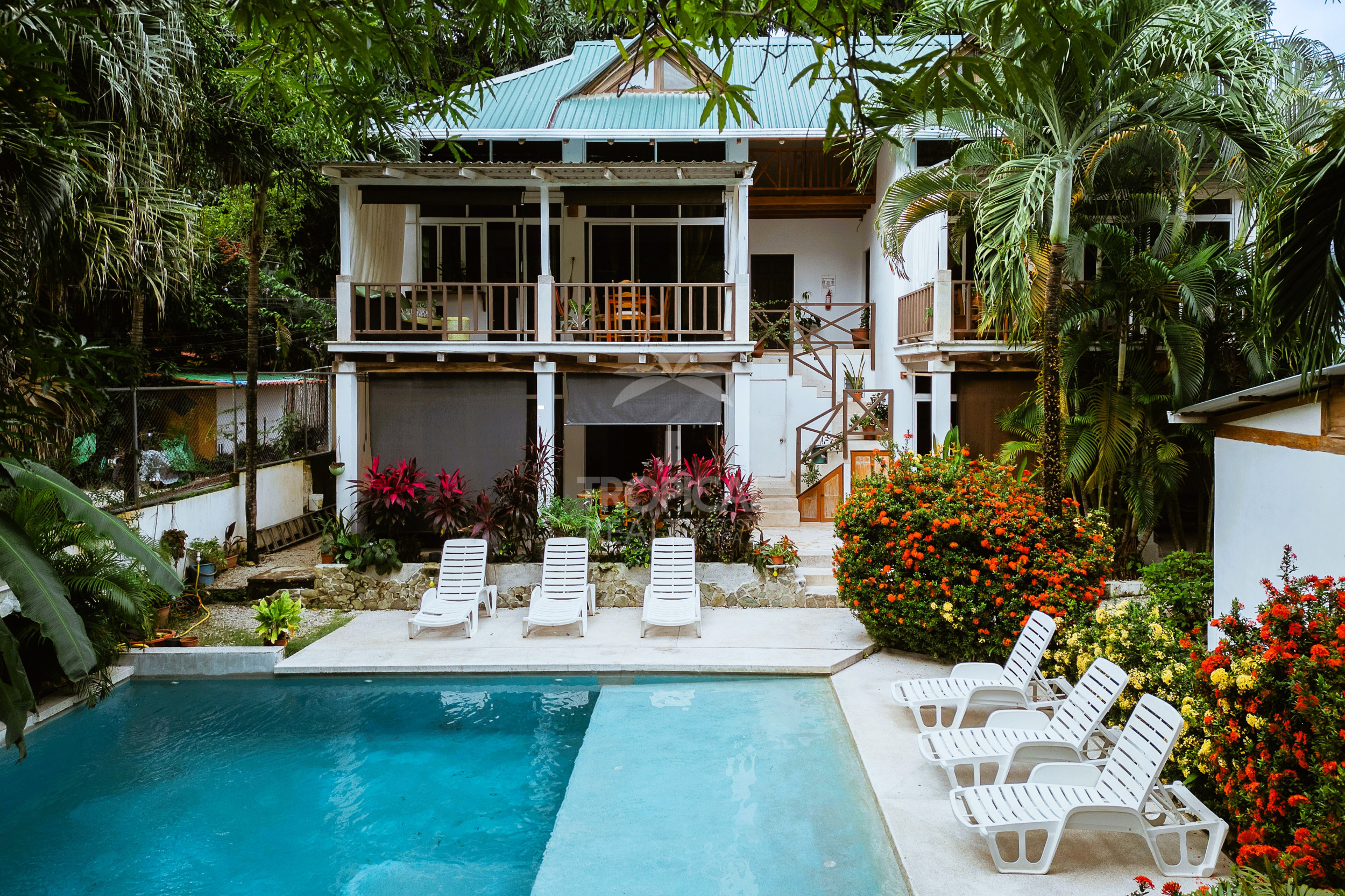 Prime Investment Opportunity: Luxurious Residence in Santa Teresa