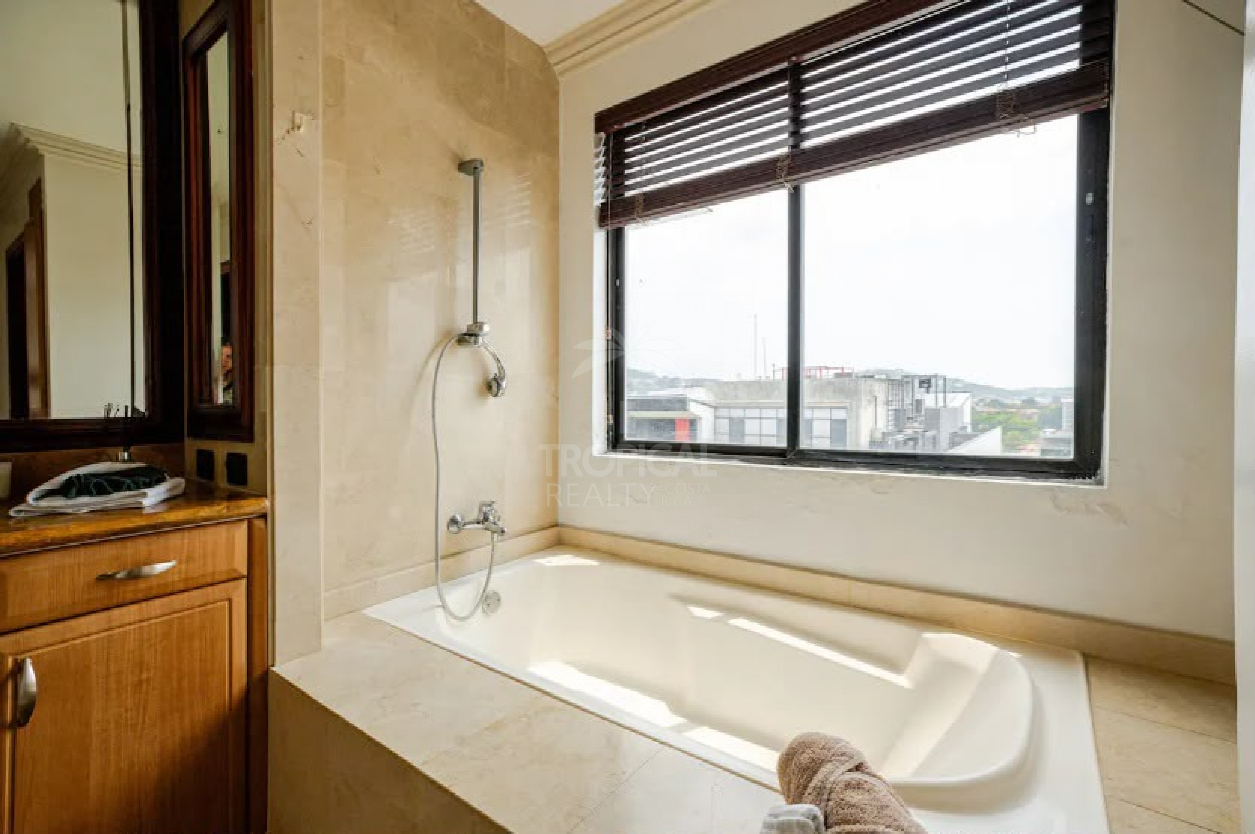 Exclusive Fully Furnished Apartment in Trejos Montealegre, Escazú