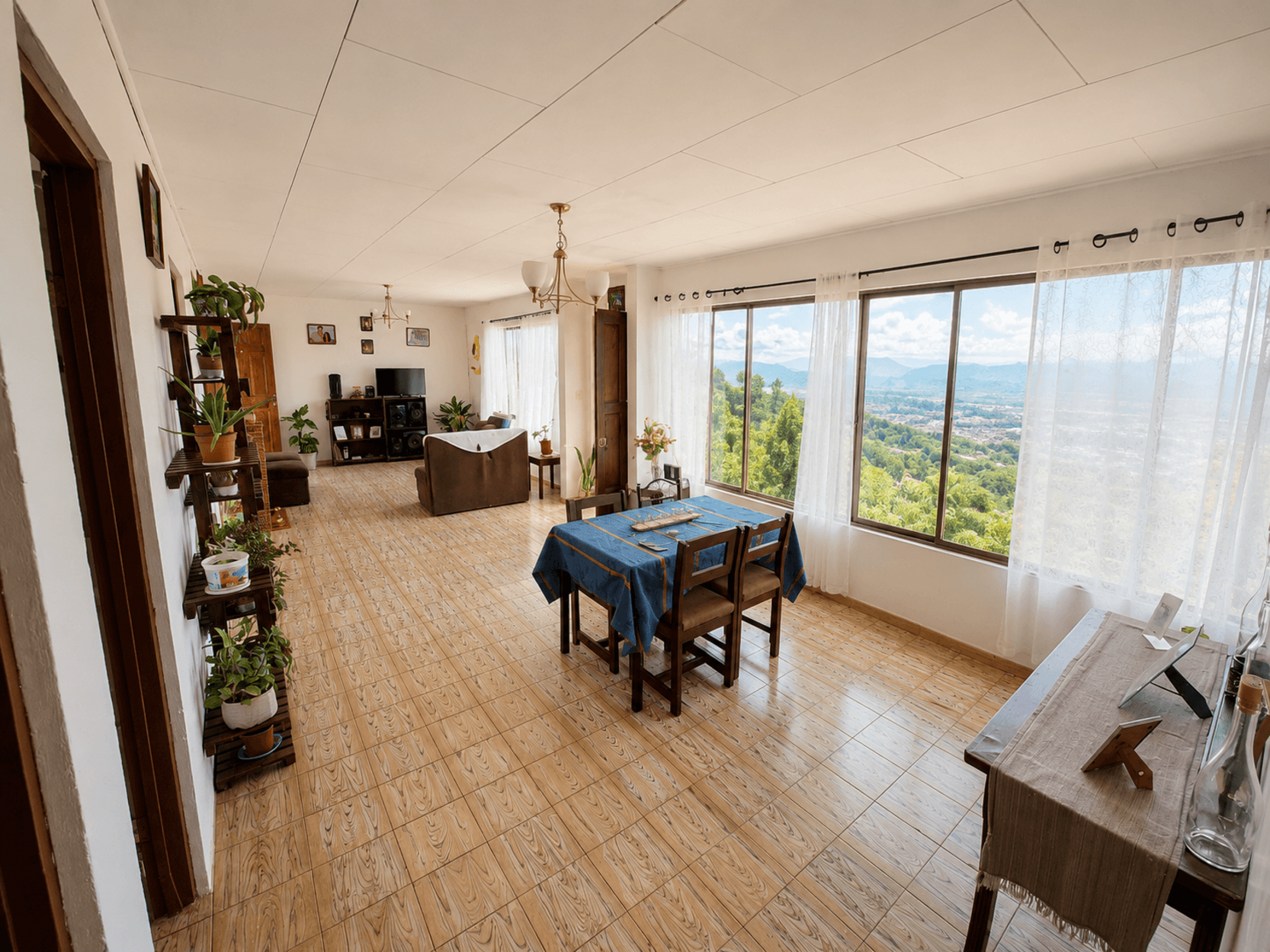 Home with large Lot and Spectacular Panoramic Views in Ciudad Colón