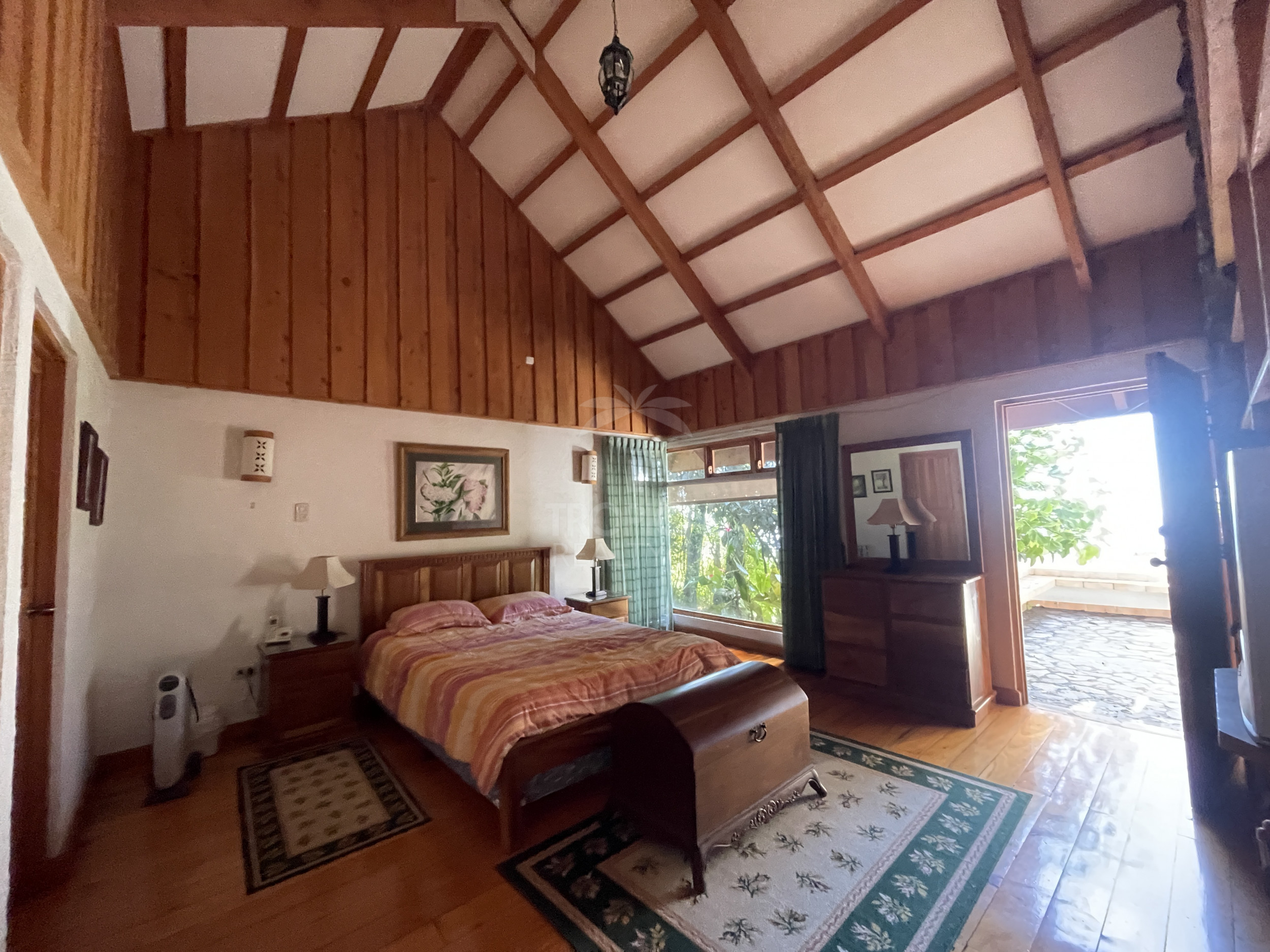 Alpine-Inspired Mountain Retreat in Monte Lagos, Heredia – A Nature Lover’s Paradise